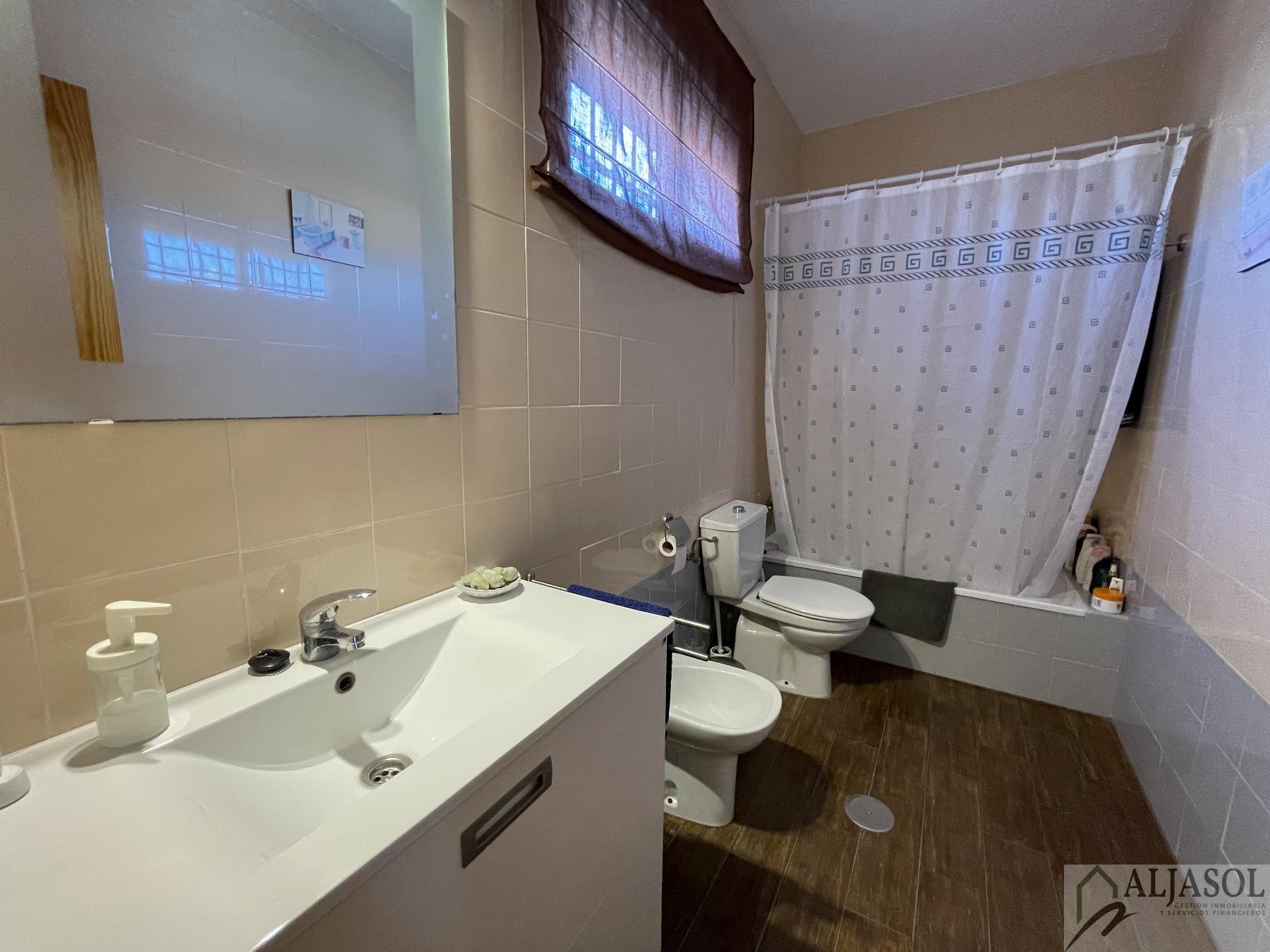 For sale of house in Almensilla