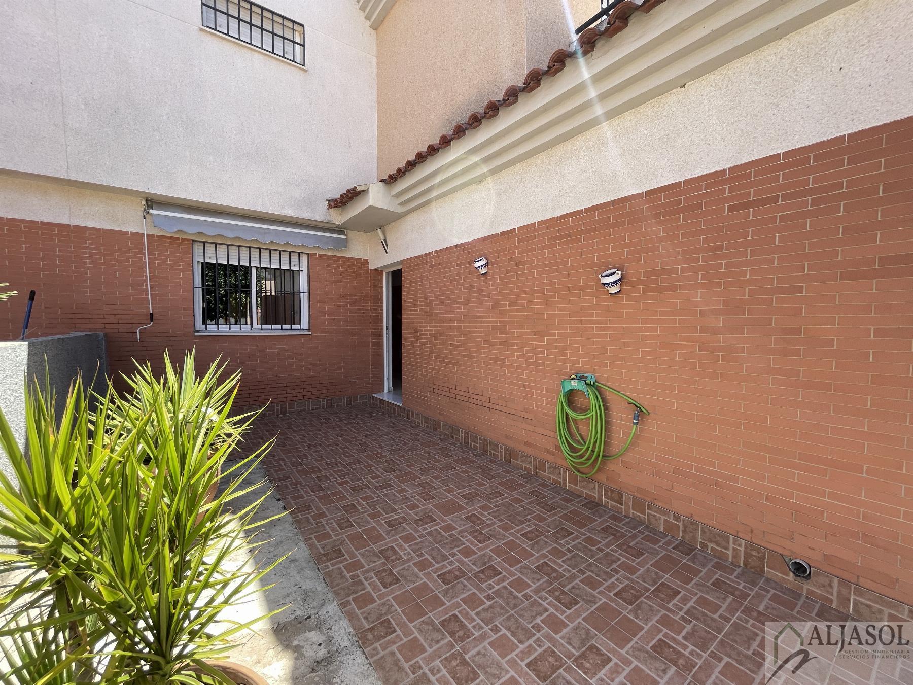 For sale of house in Almensilla