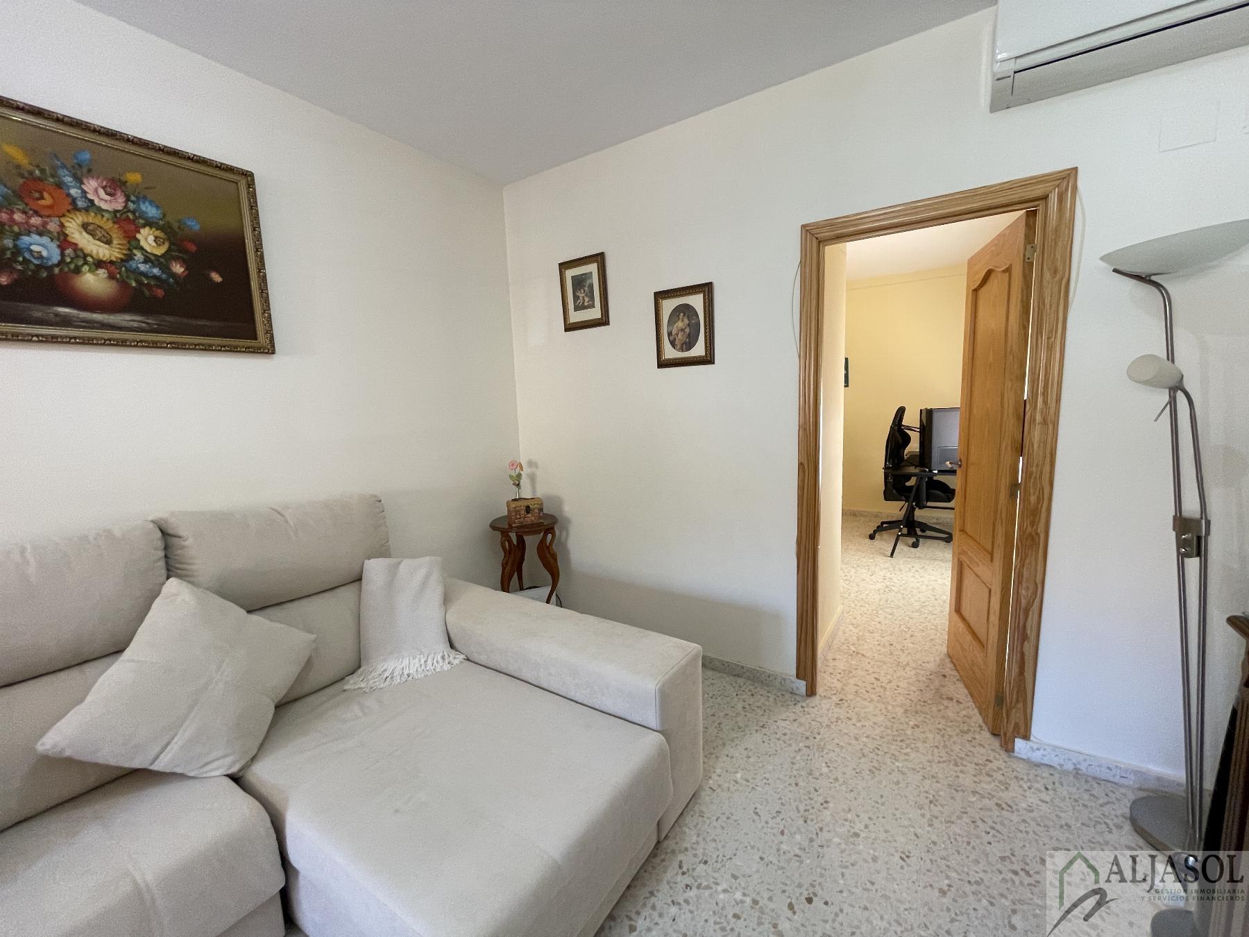 For sale of house in Almensilla