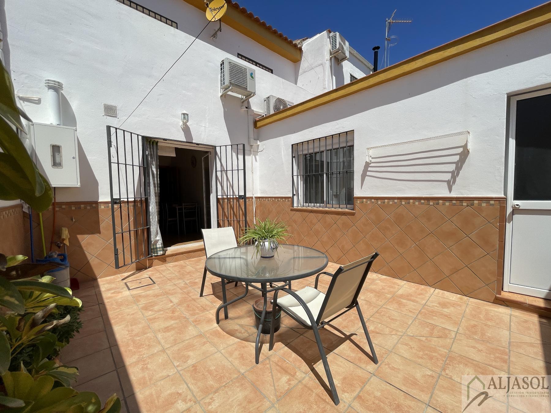 For sale of house in Almensilla