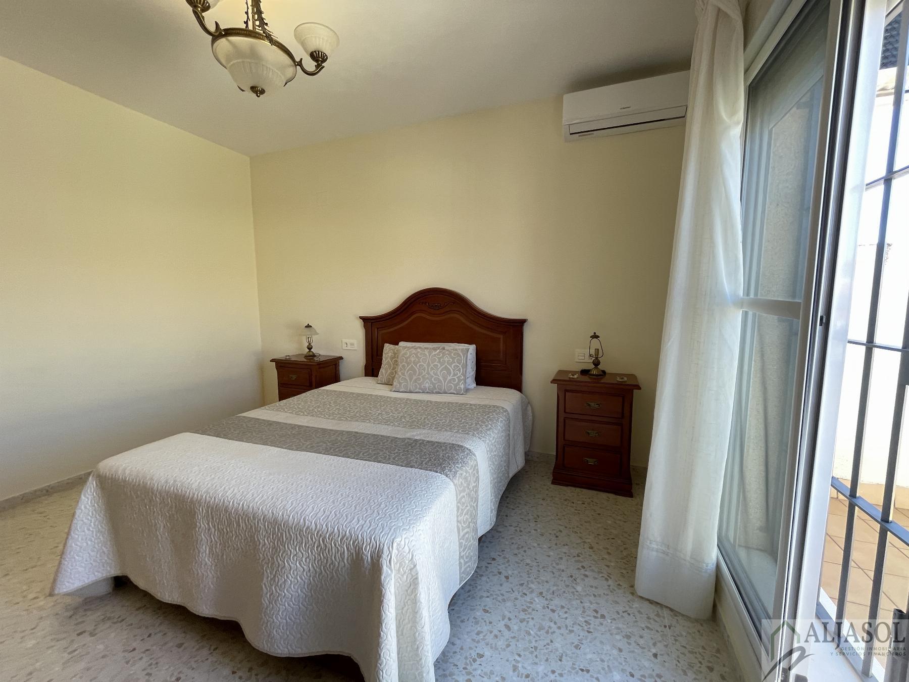 For sale of house in Almensilla
