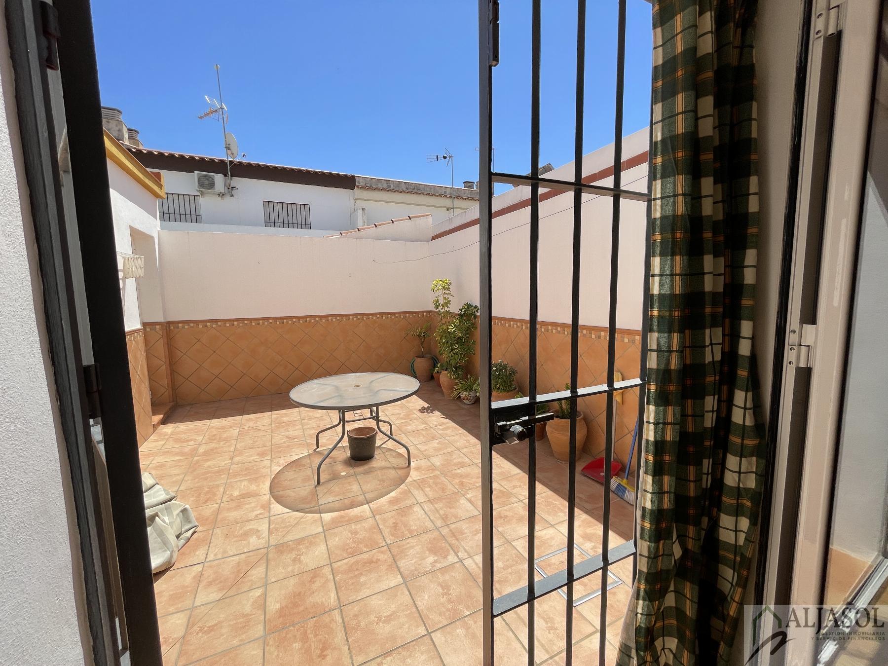 For sale of house in Almensilla