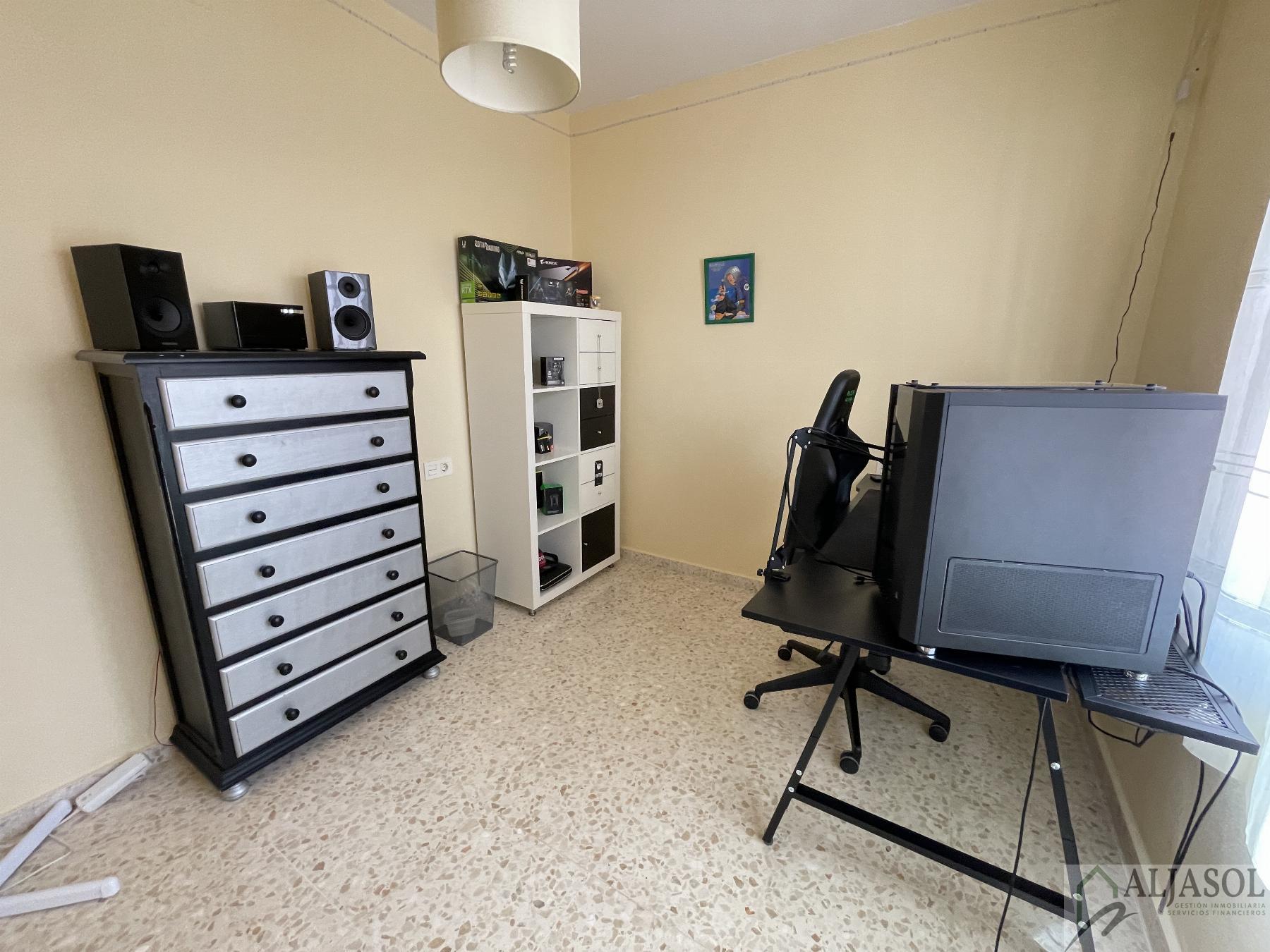 For sale of house in Almensilla