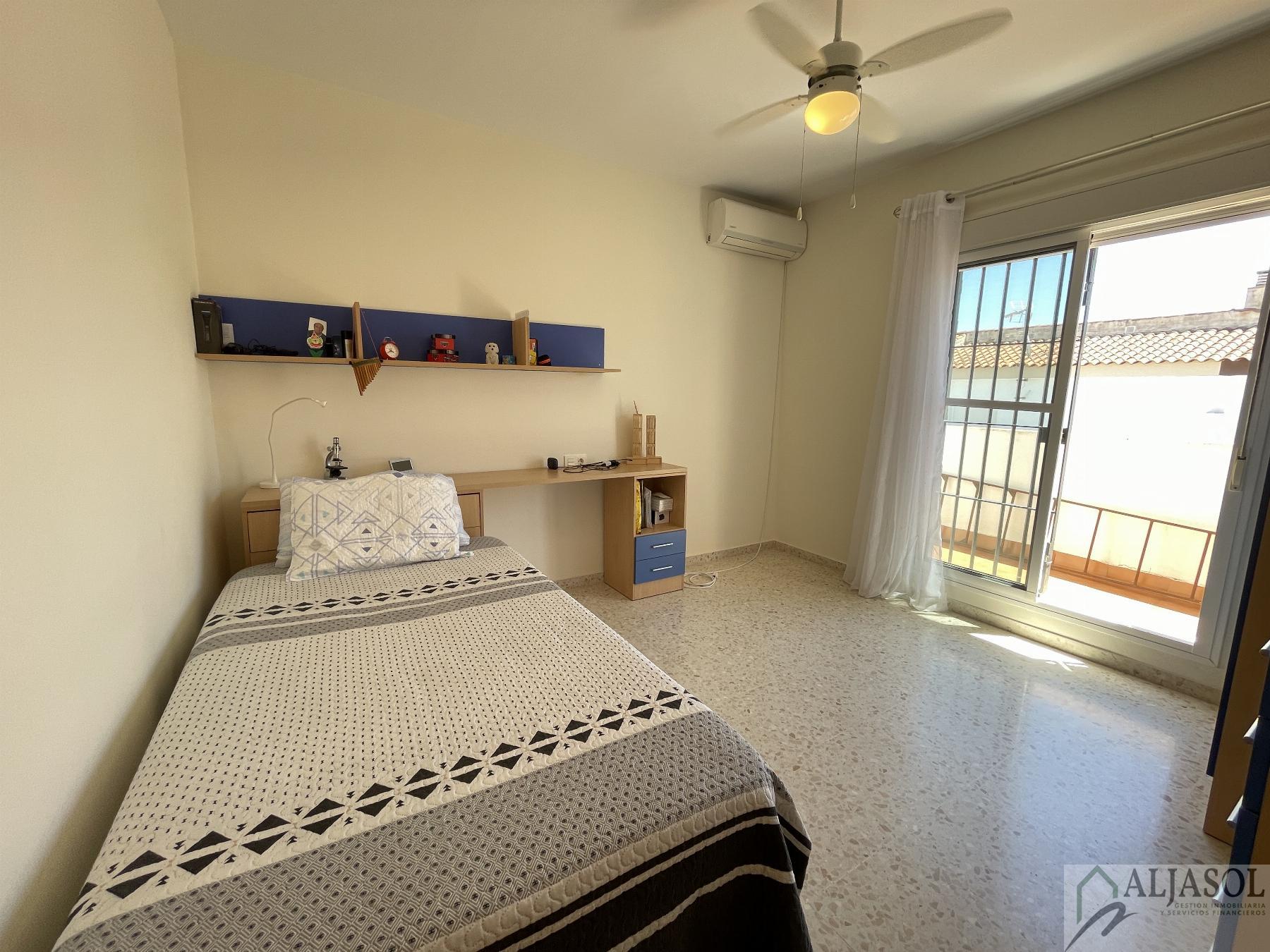 For sale of house in Almensilla