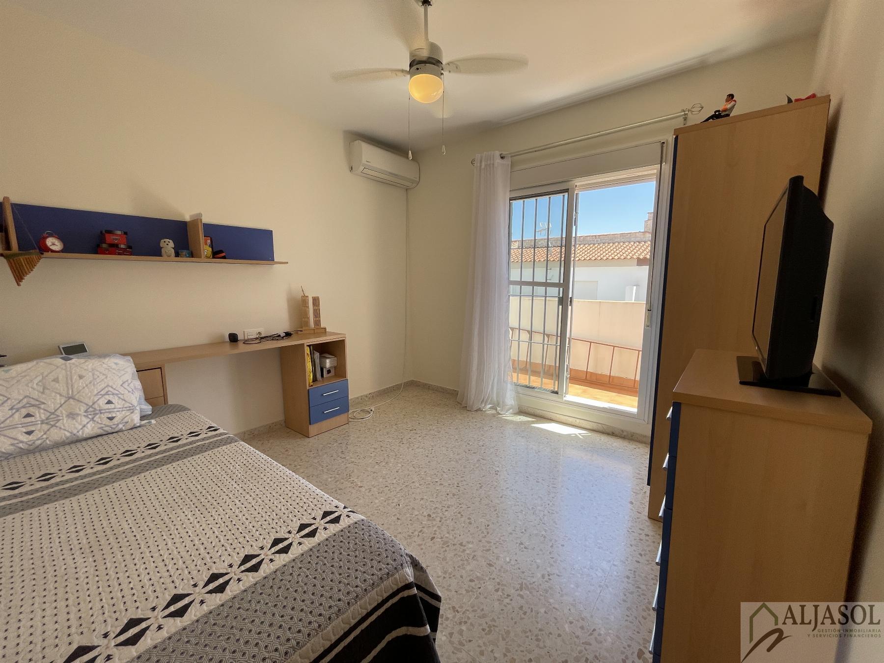 For sale of house in Almensilla