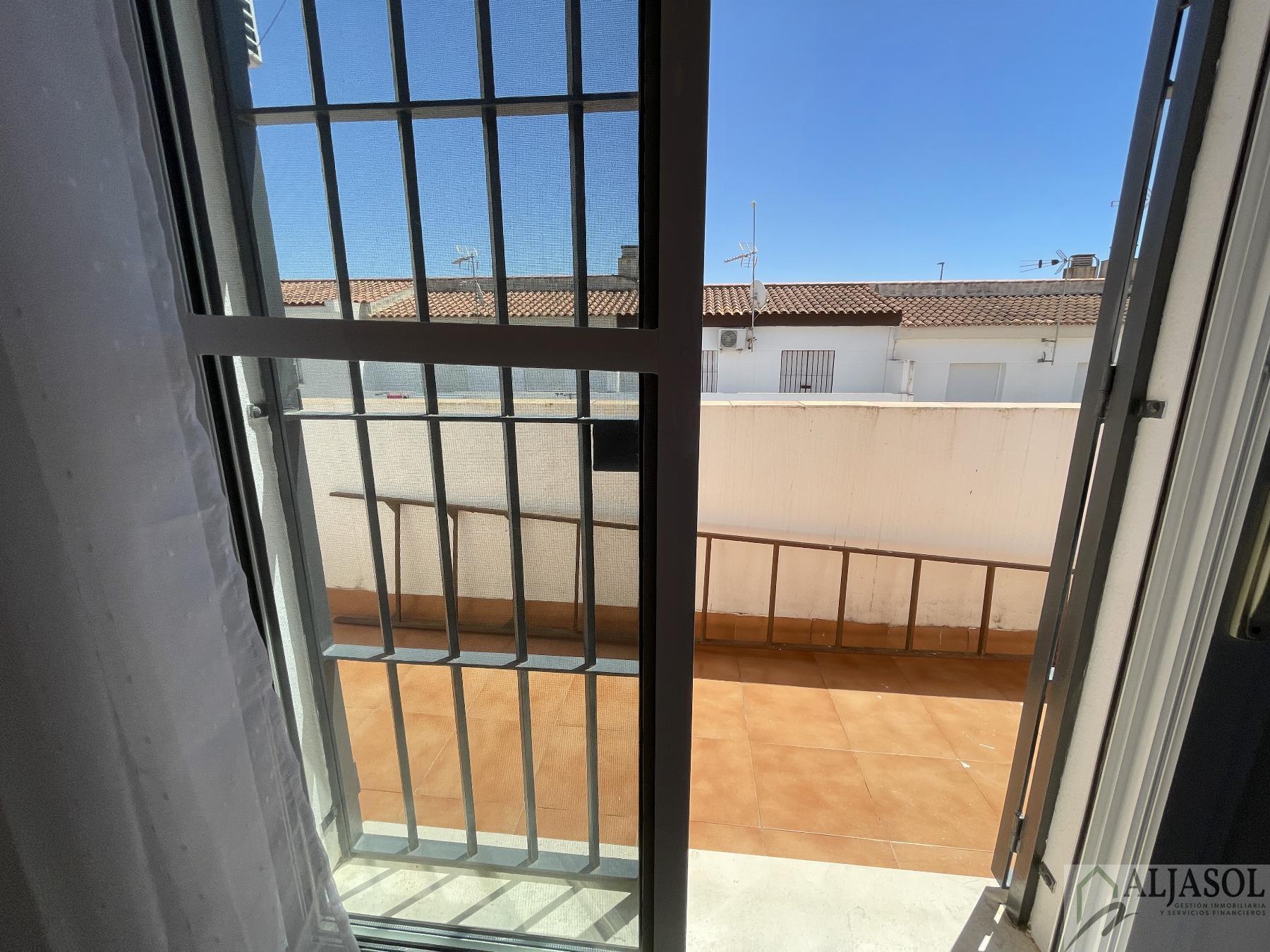 For sale of house in Almensilla