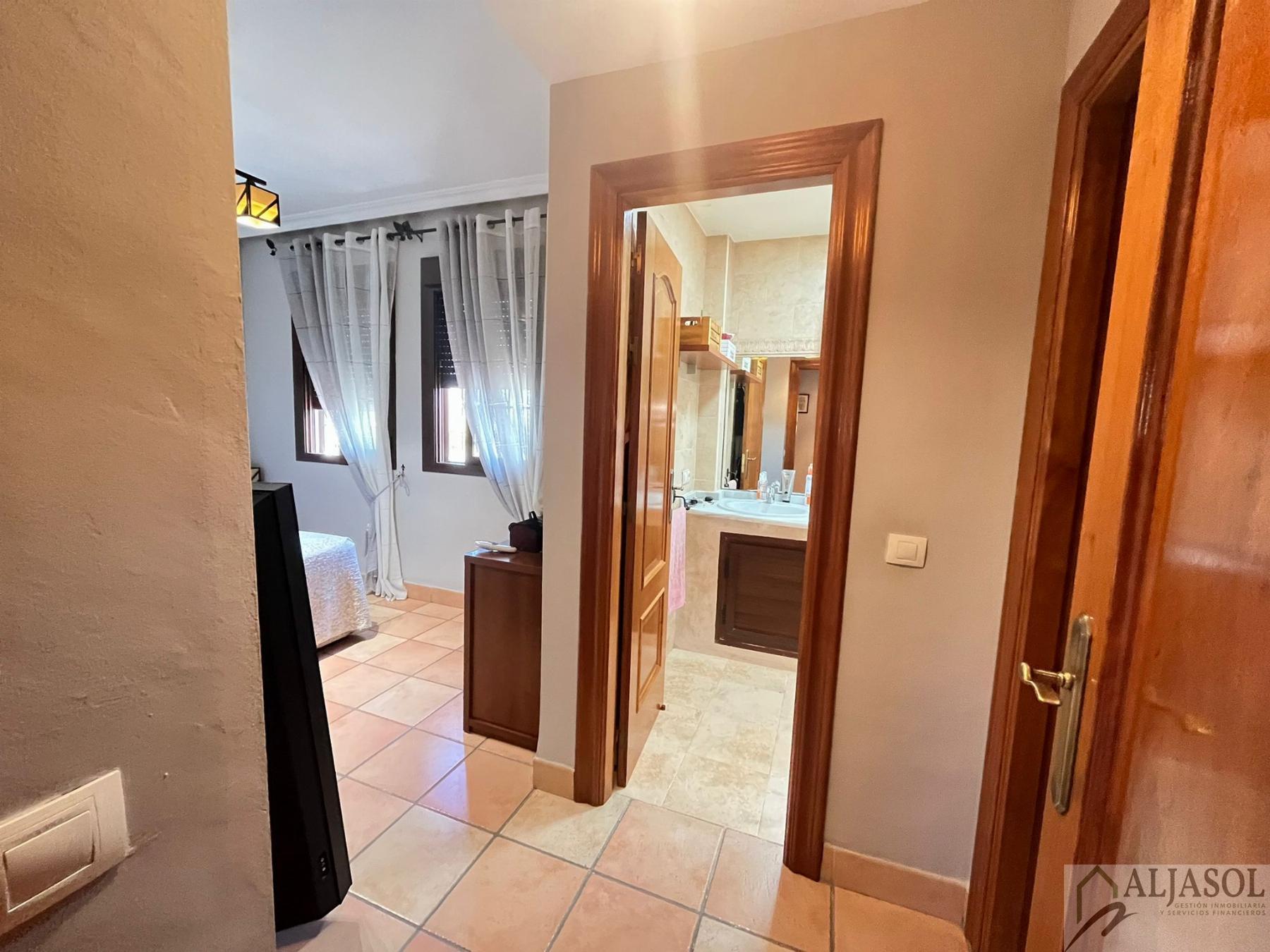 For sale of chalet in Espartinas