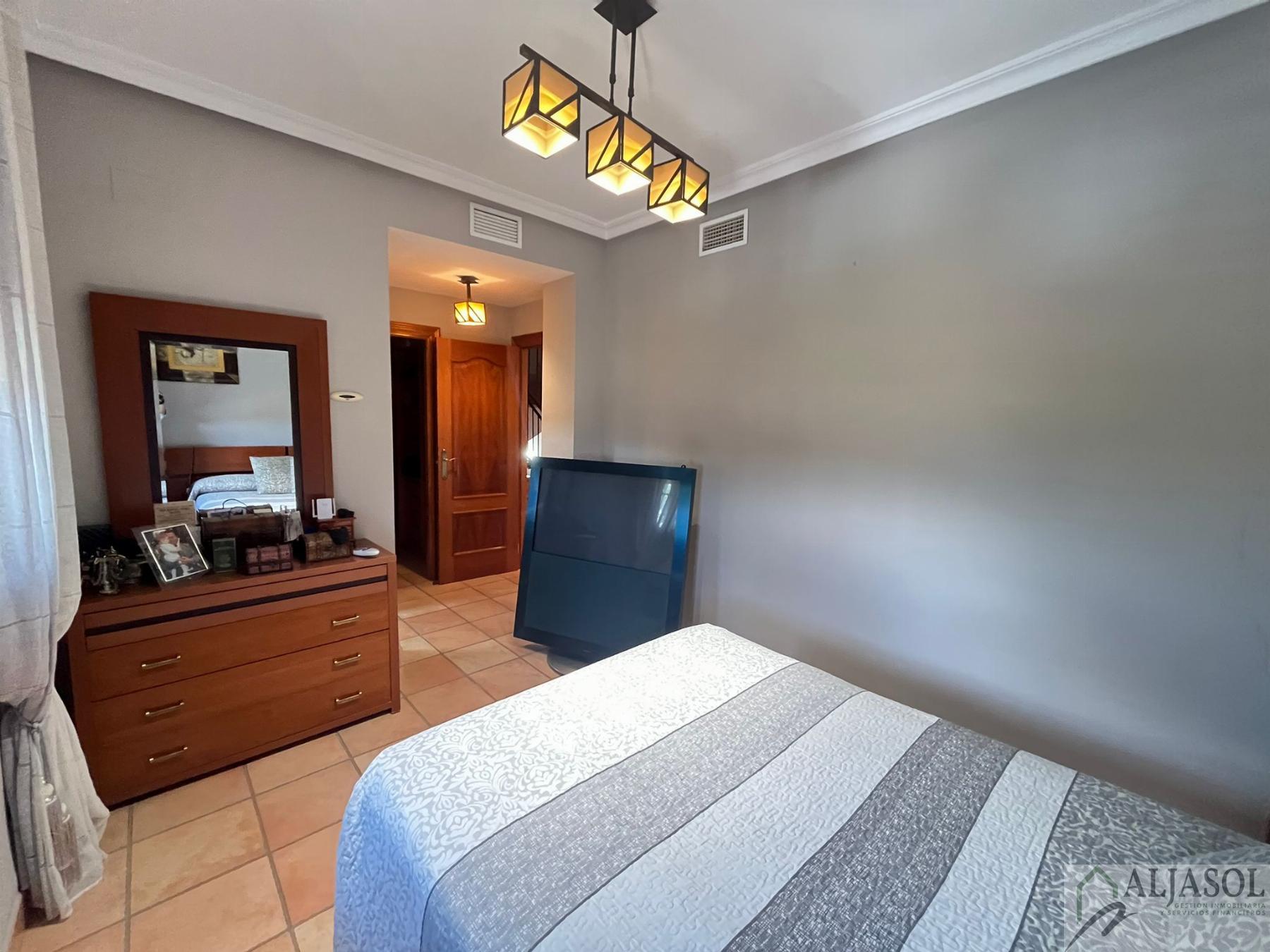 For sale of chalet in Espartinas
