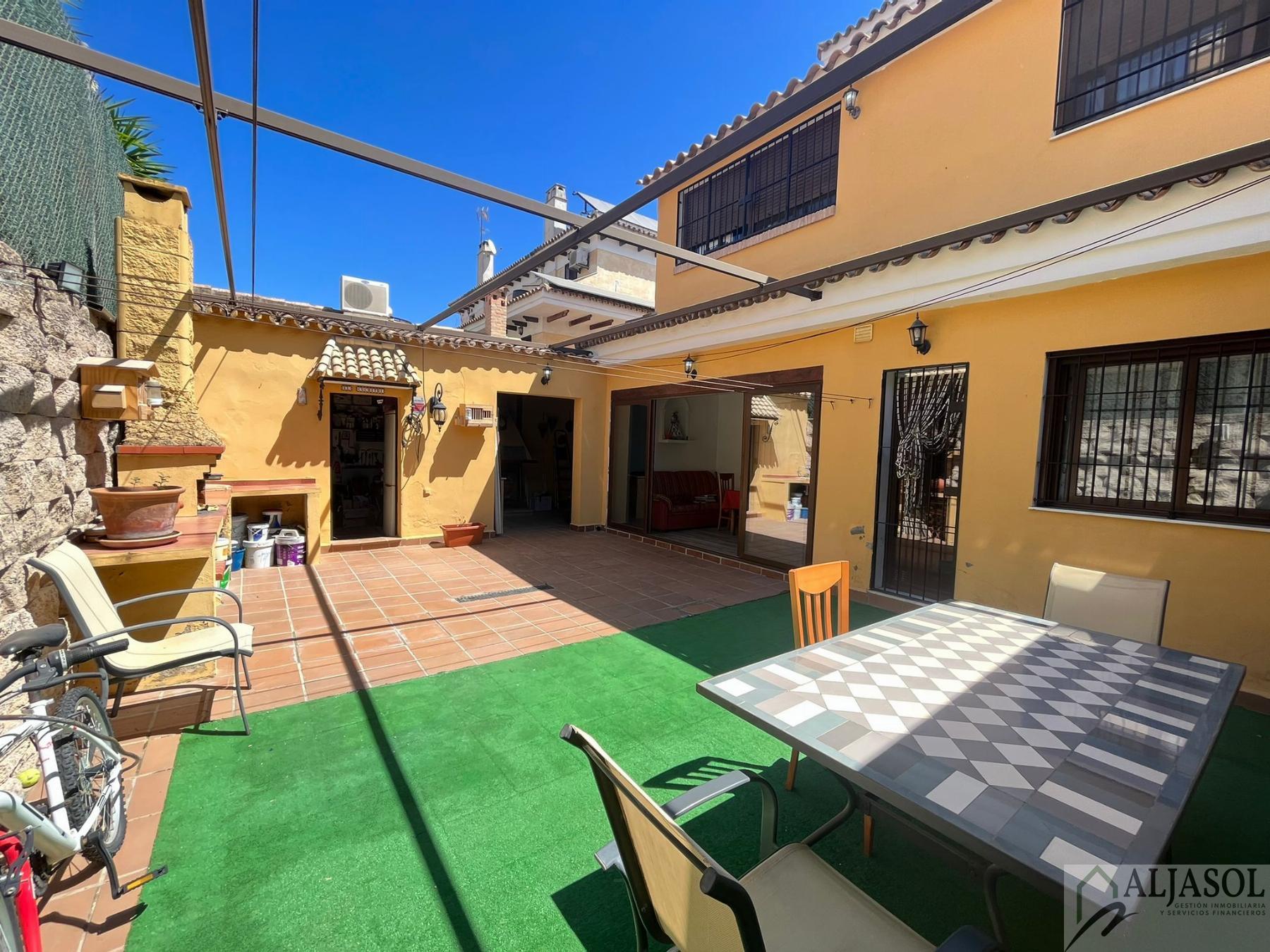 For sale of chalet in Espartinas