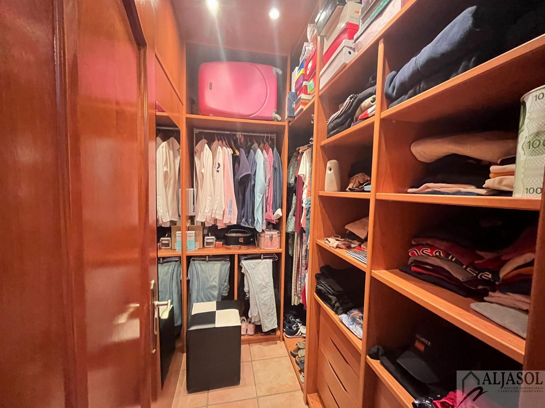 For sale of chalet in Espartinas