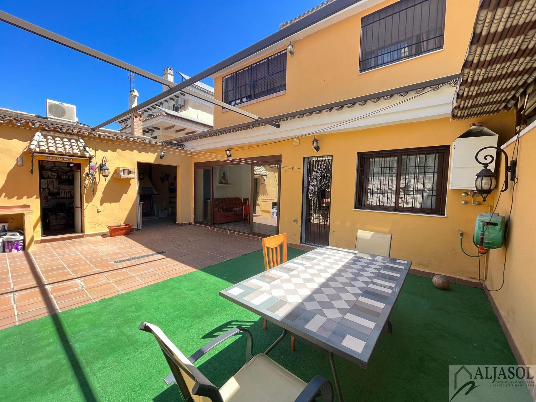 For sale of chalet in Espartinas
