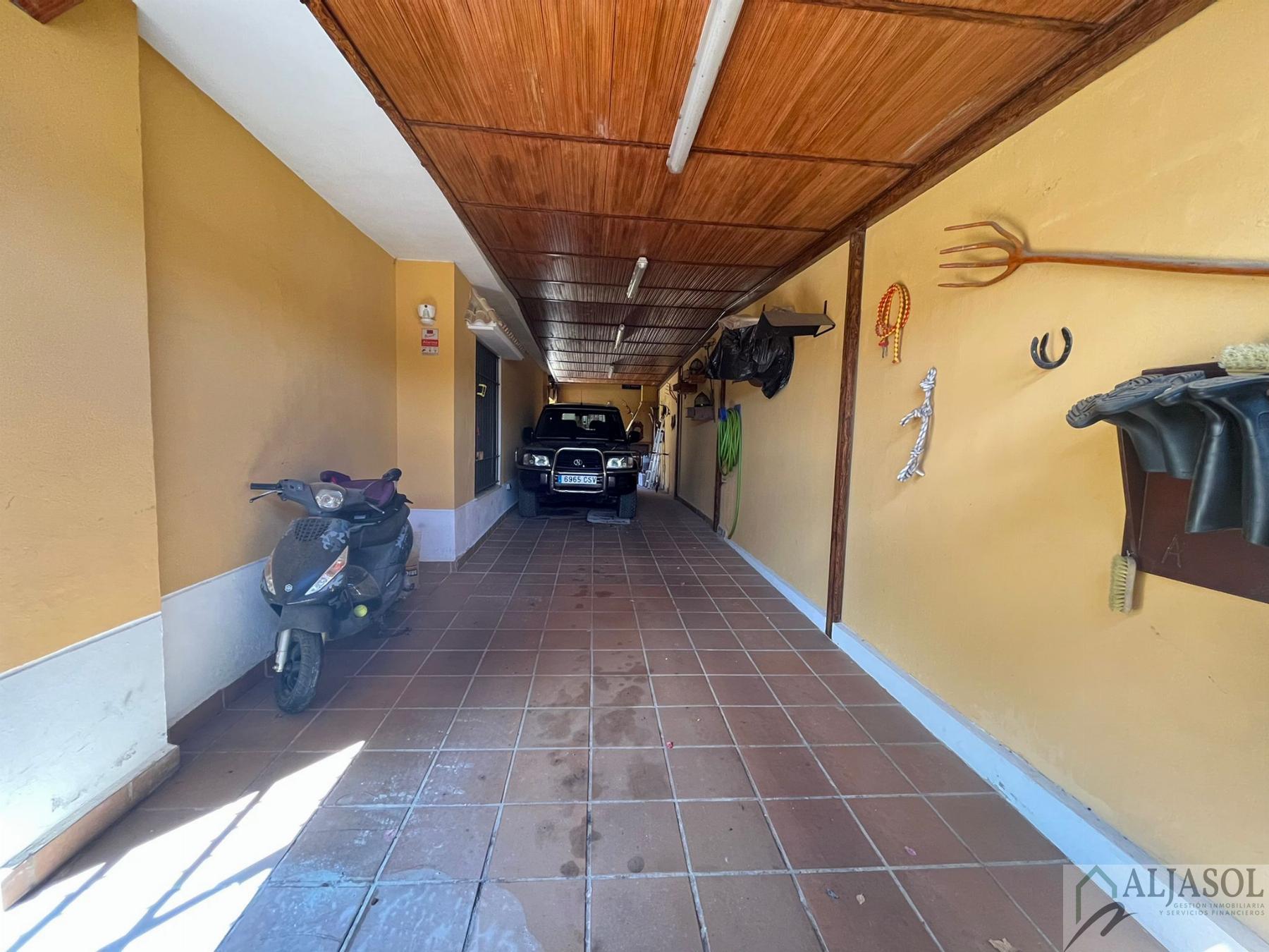 For sale of chalet in Espartinas