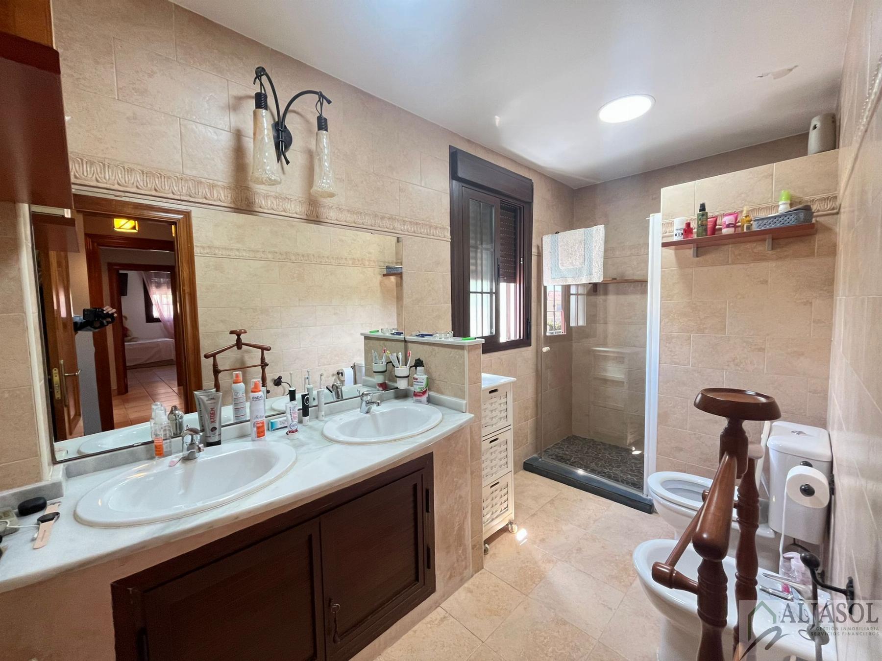 For sale of chalet in Espartinas