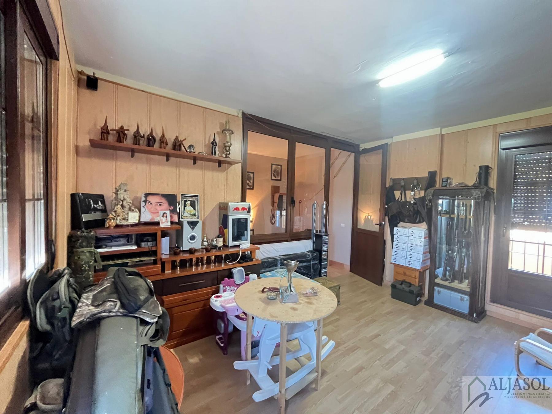 For sale of chalet in Espartinas