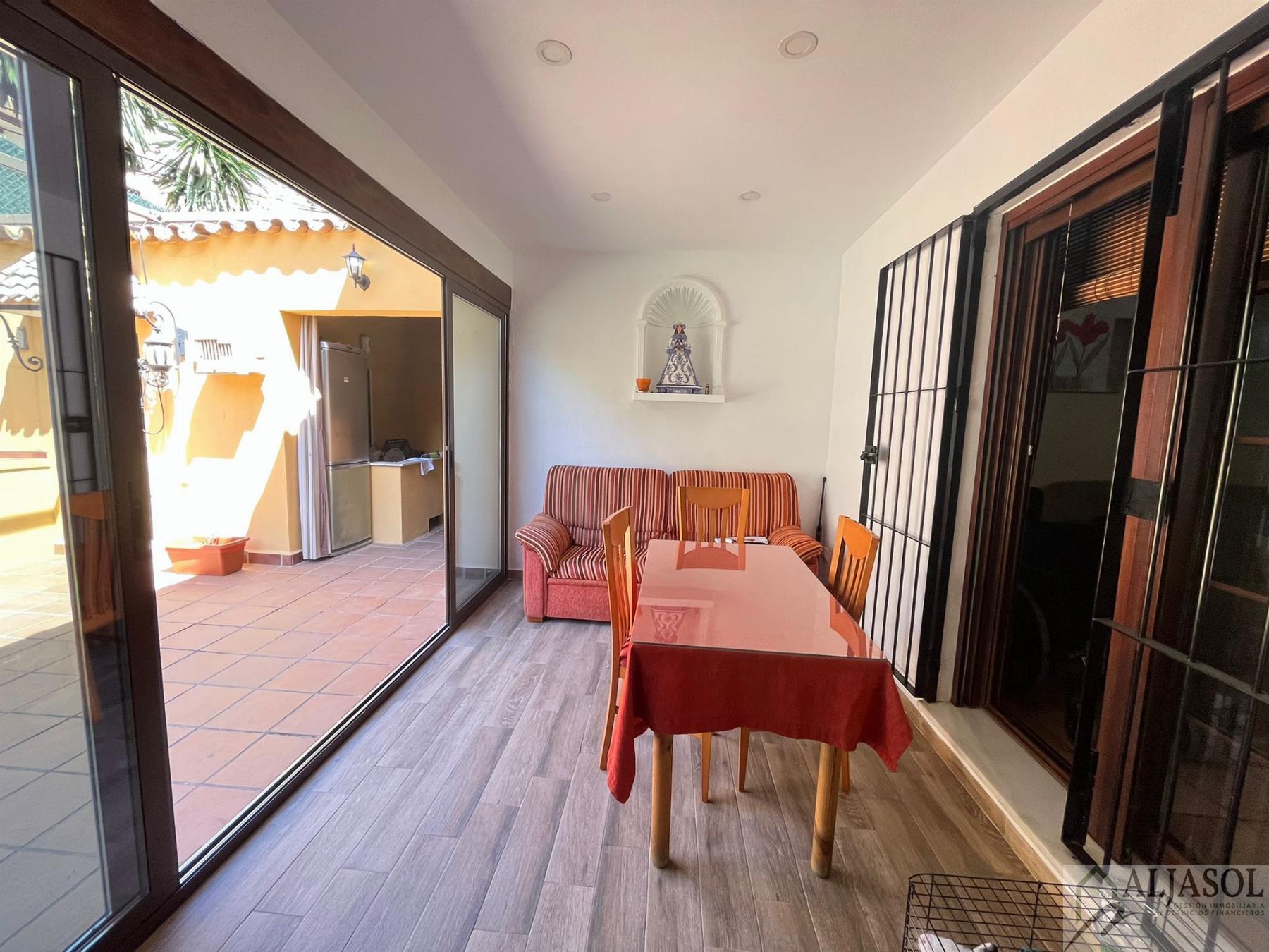 For sale of chalet in Espartinas