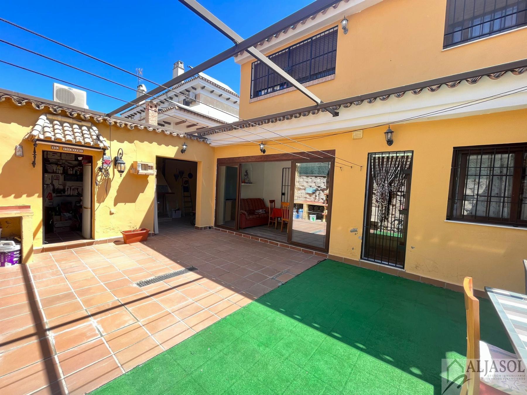 For sale of chalet in Espartinas