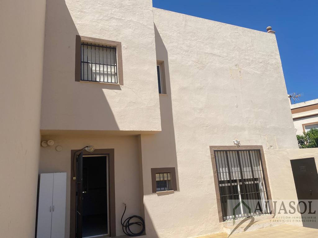 For sale of house in Olivares