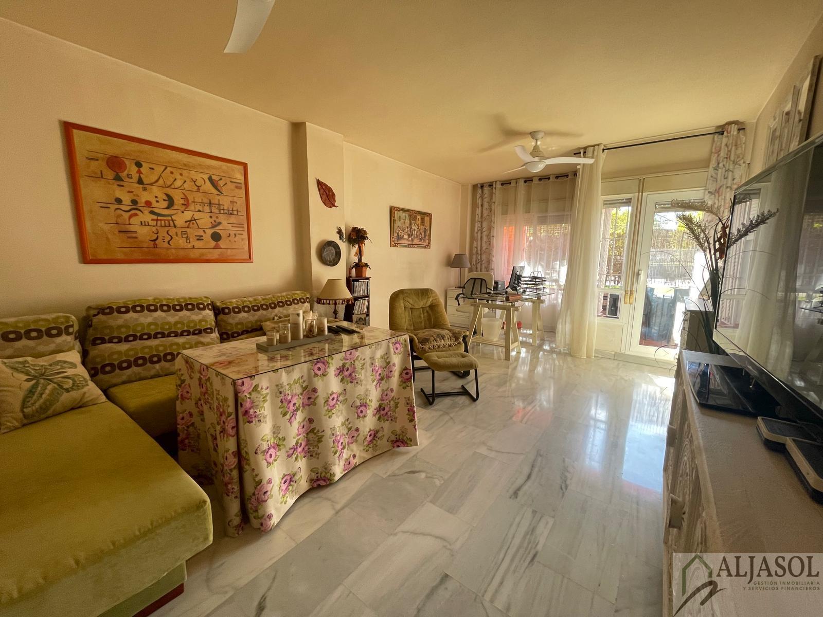 For sale of flat in Tomares