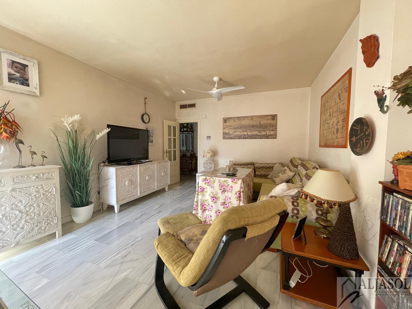 For sale of flat in Tomares