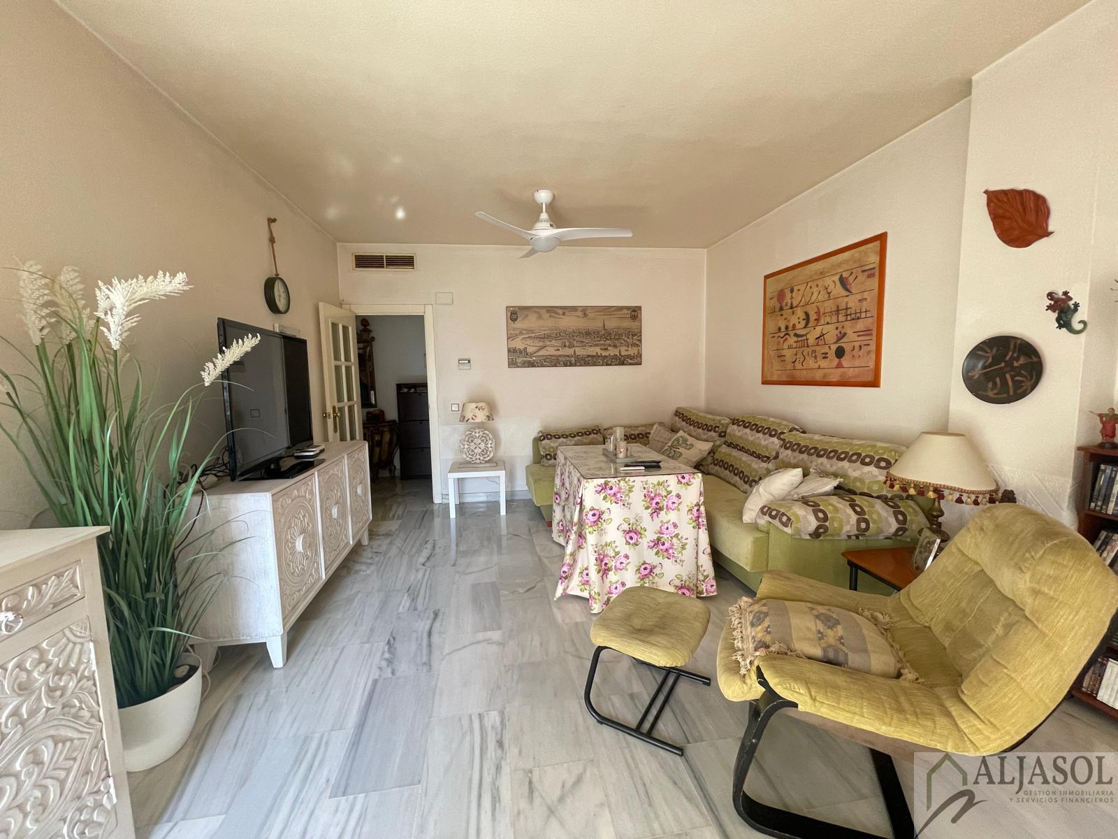 For sale of flat in Tomares