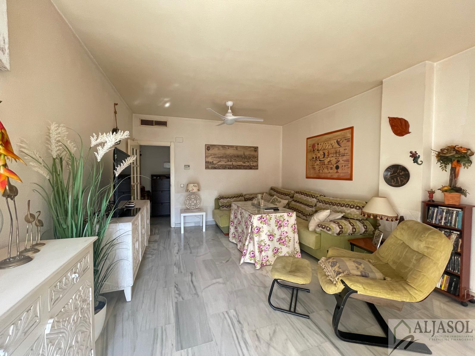 For sale of flat in Tomares