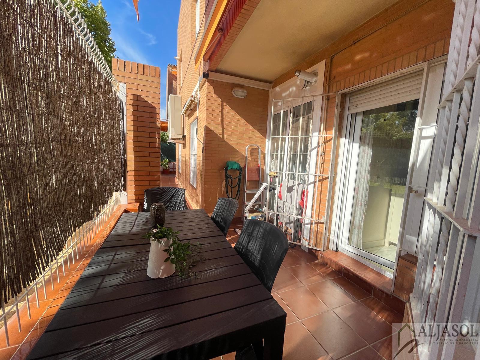 For sale of flat in Tomares