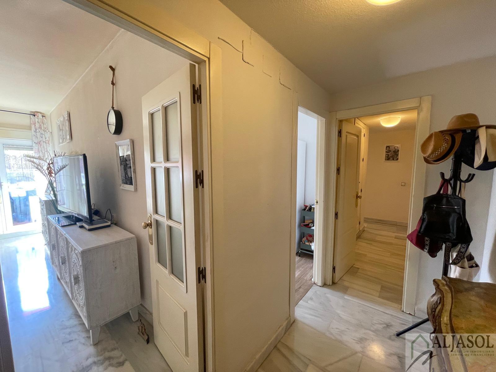 For sale of flat in Tomares