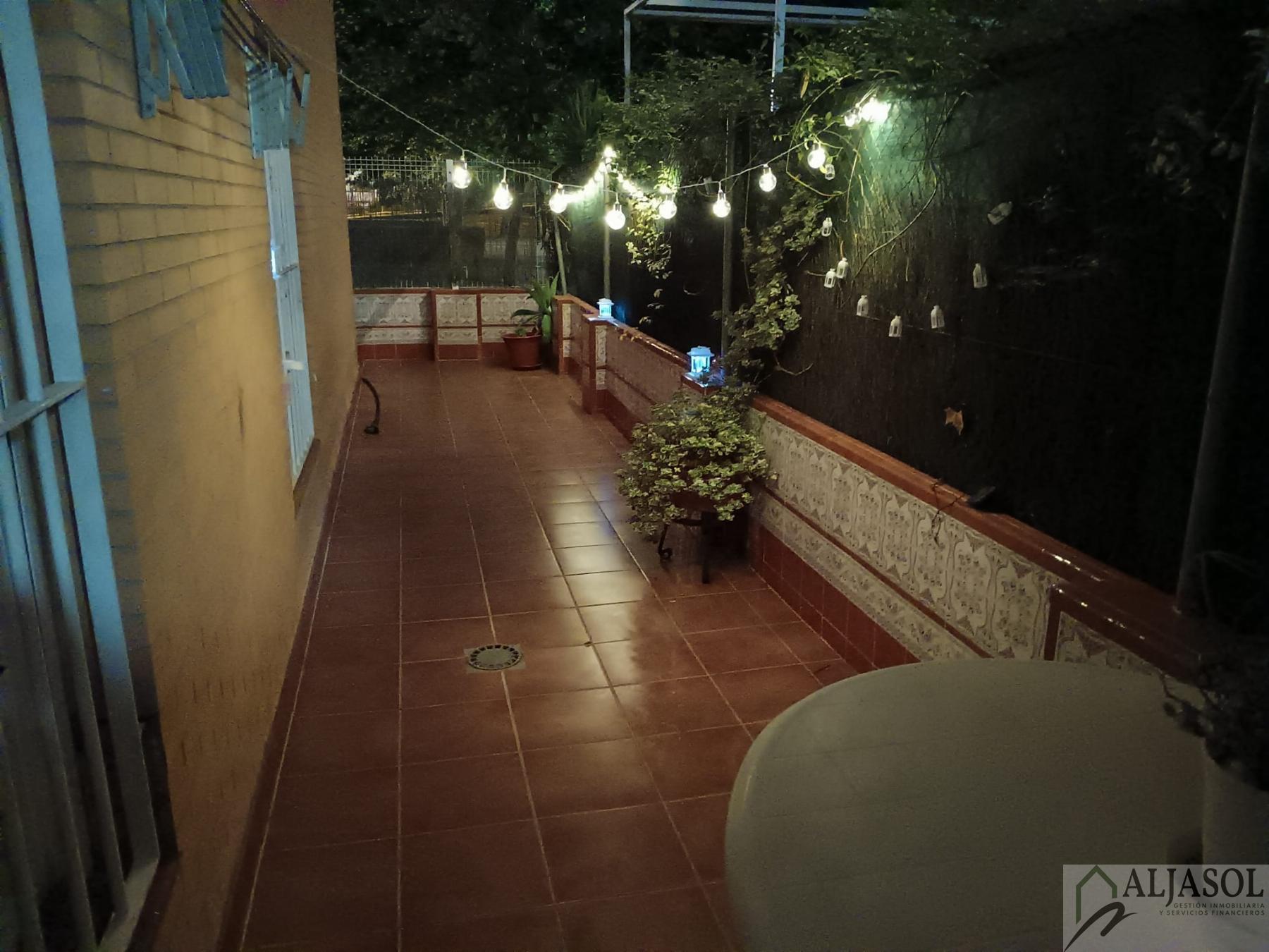 For sale of flat in Tomares