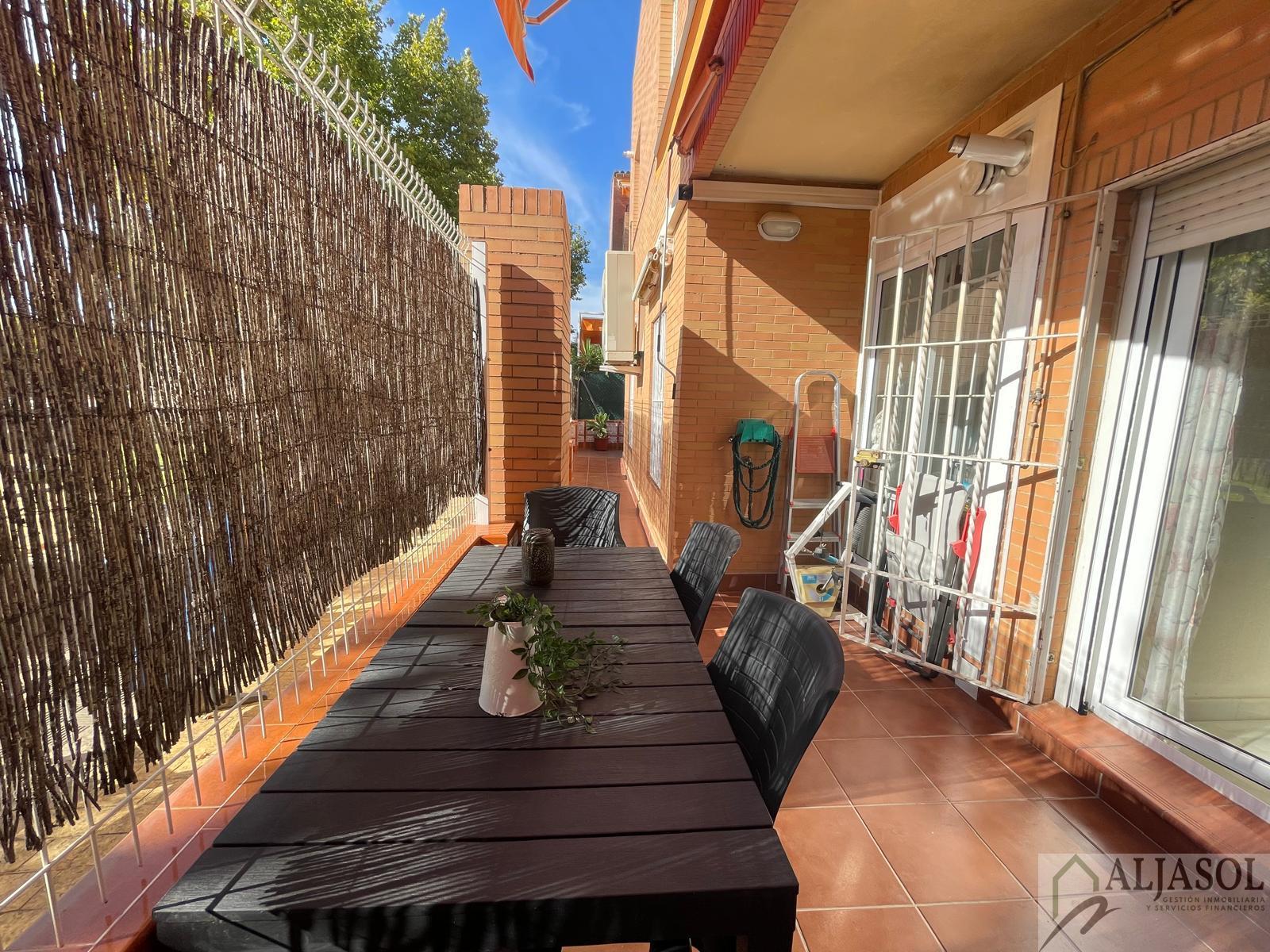 For sale of flat in Tomares