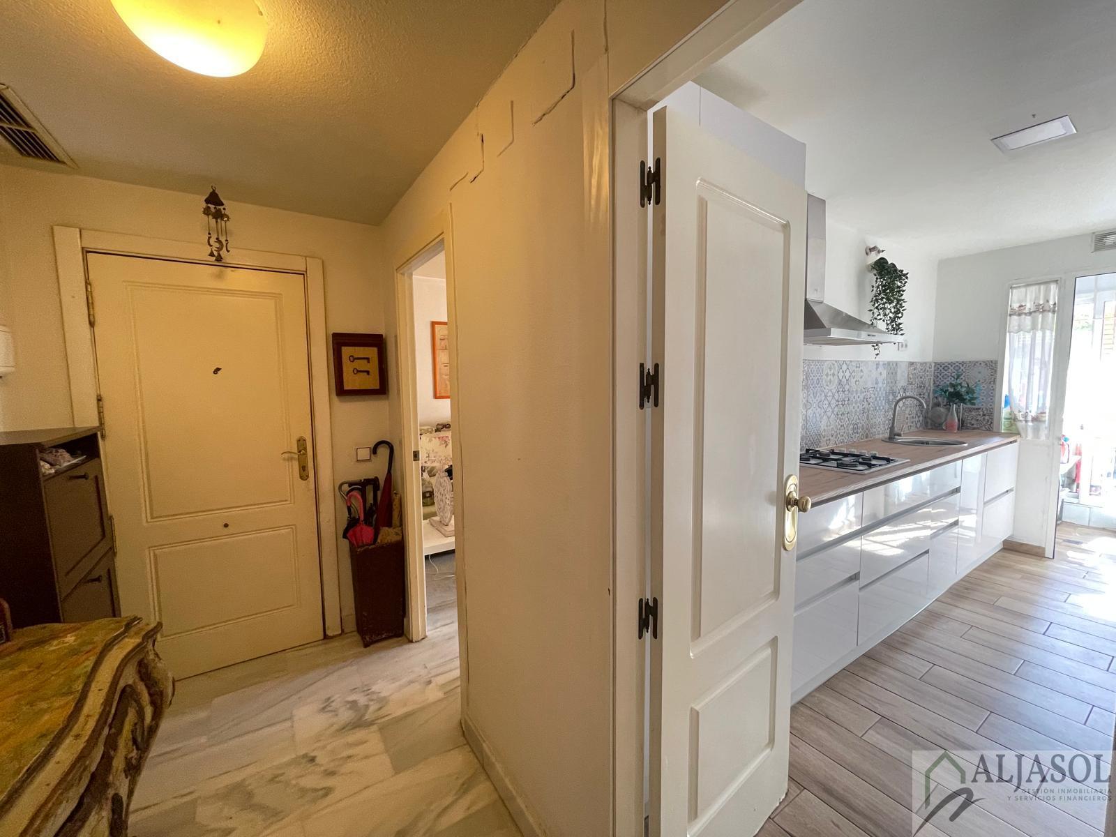 For sale of flat in Tomares