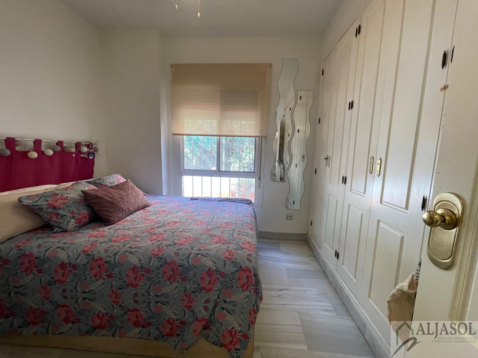 For sale of flat in Tomares