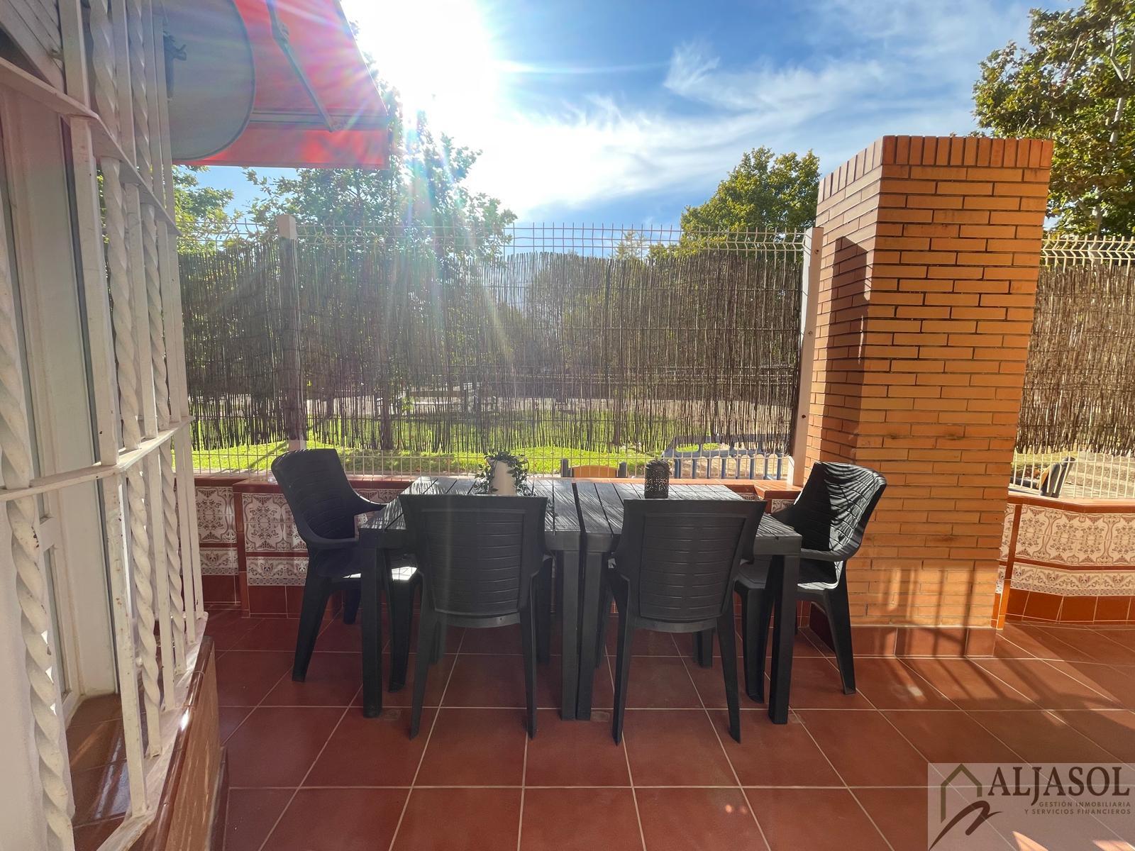 For sale of flat in Tomares
