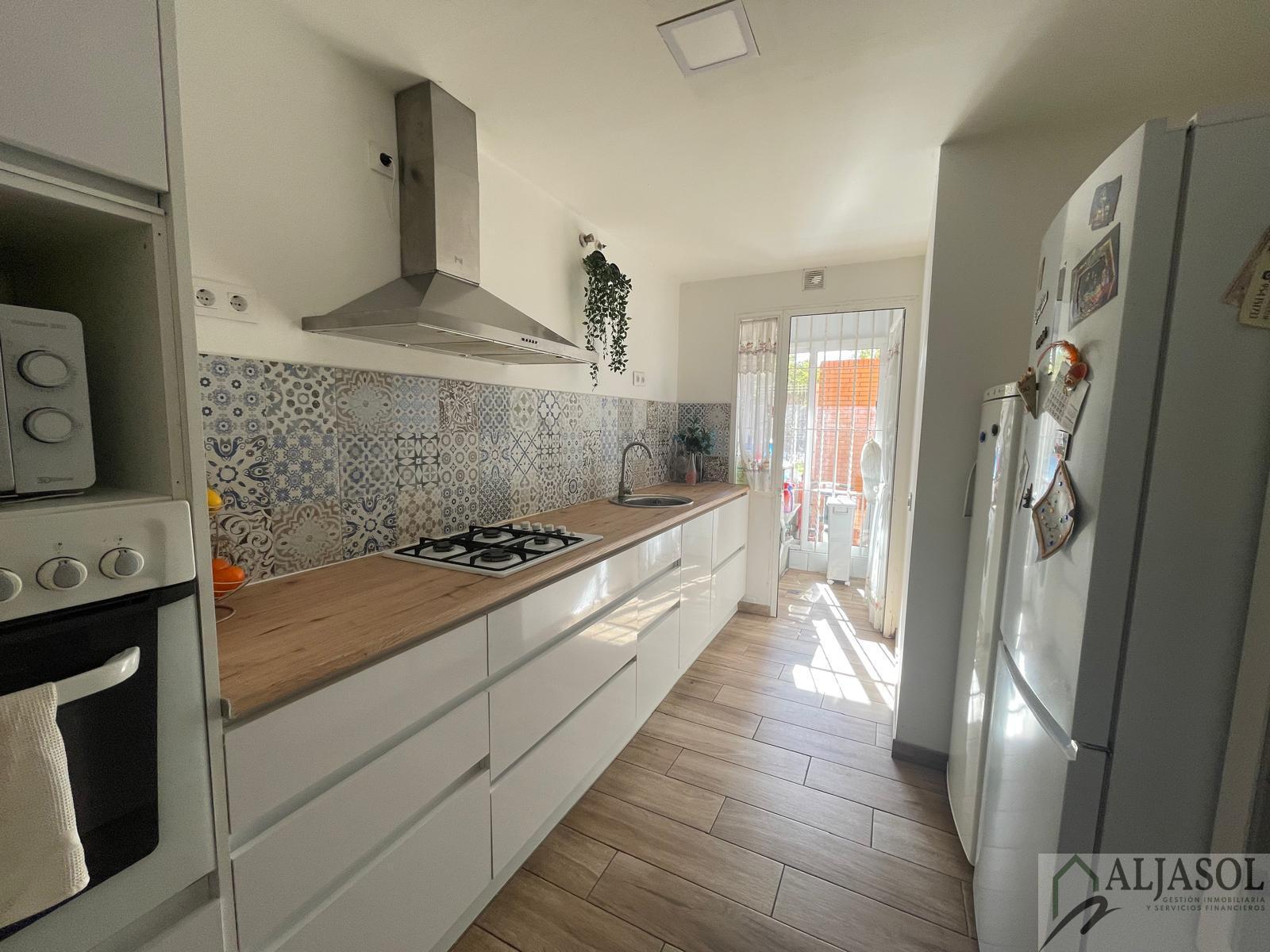 For sale of flat in Tomares