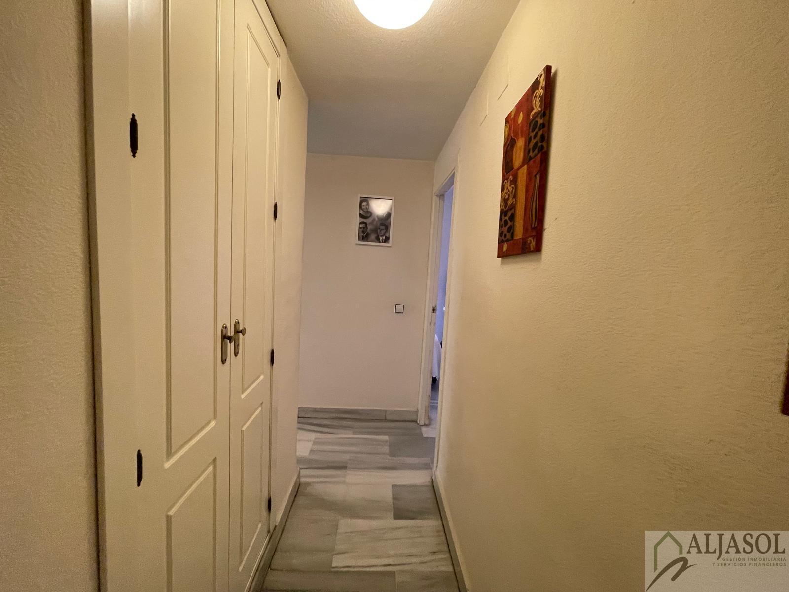 For sale of flat in Tomares