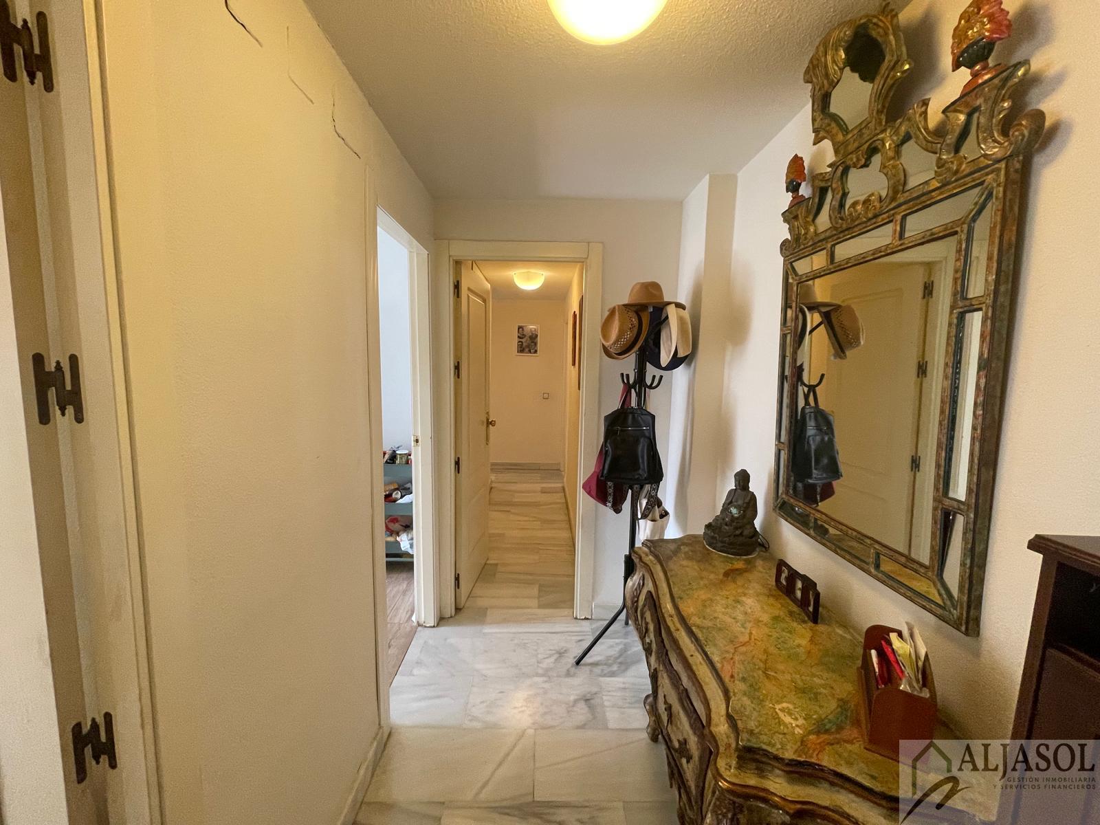 For sale of flat in Tomares