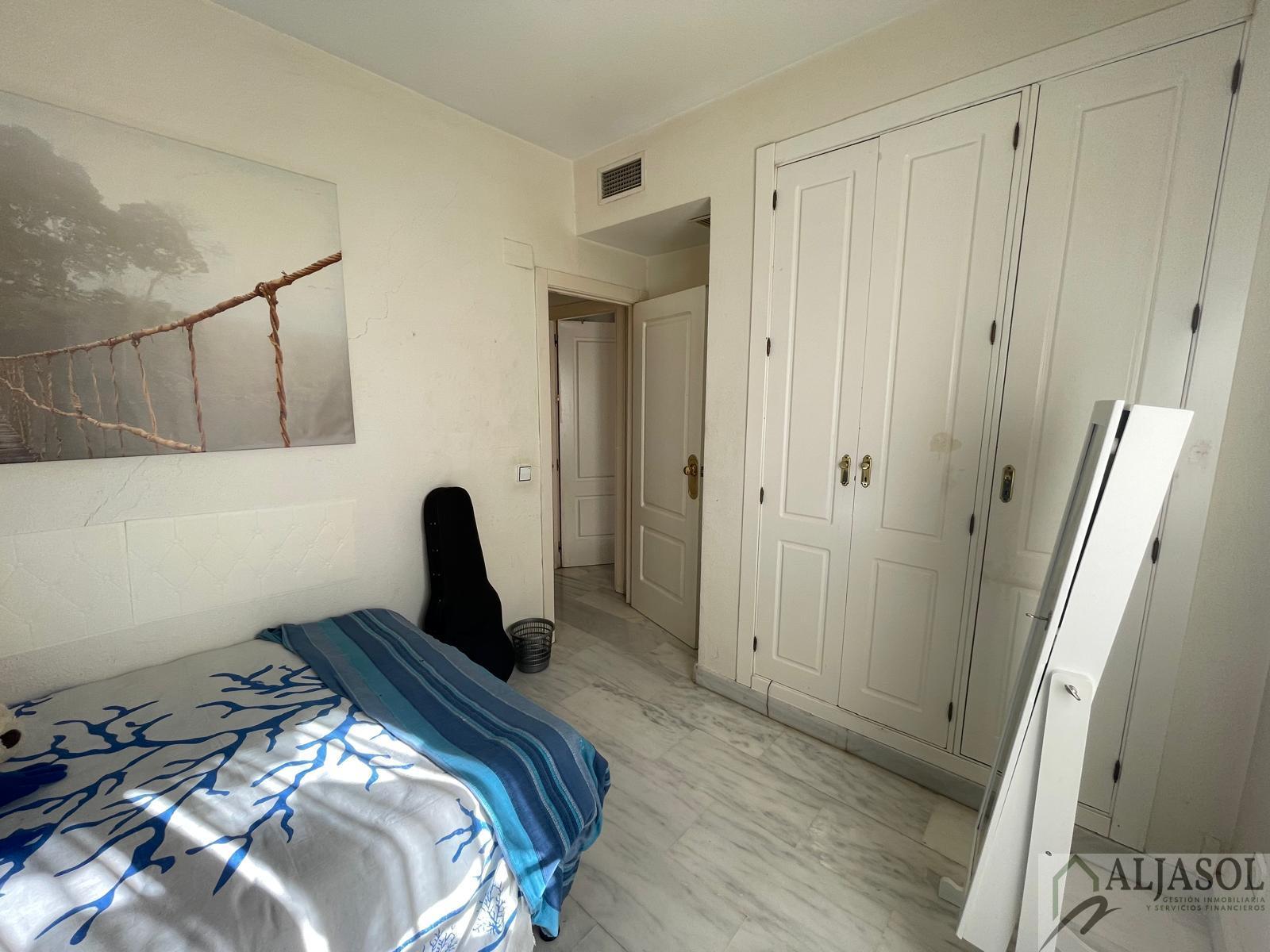 For sale of flat in Tomares