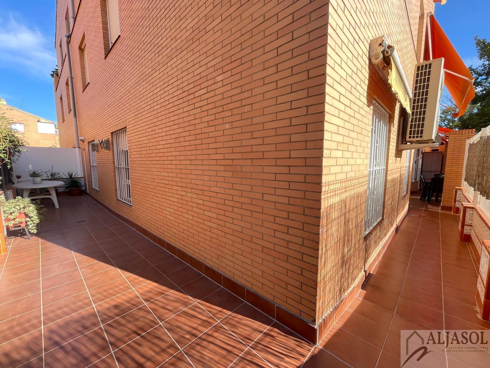 For sale of flat in Tomares