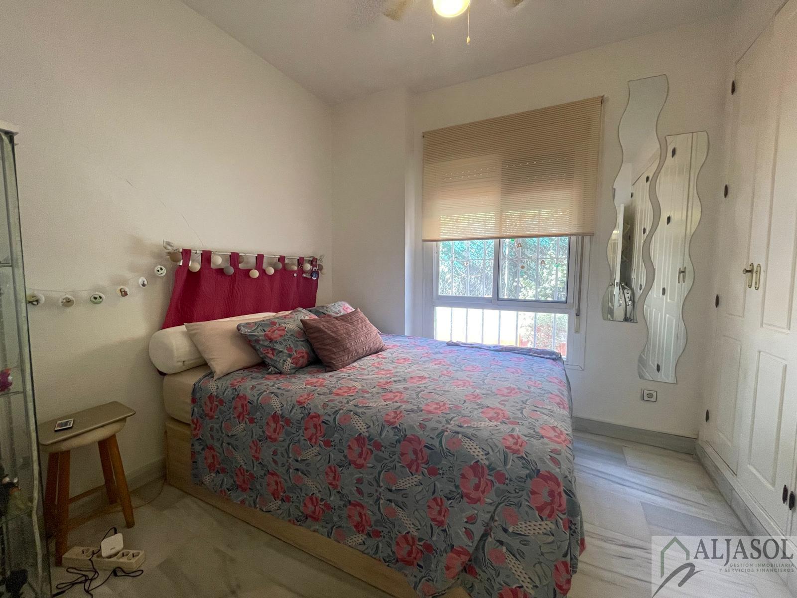 For sale of flat in Tomares