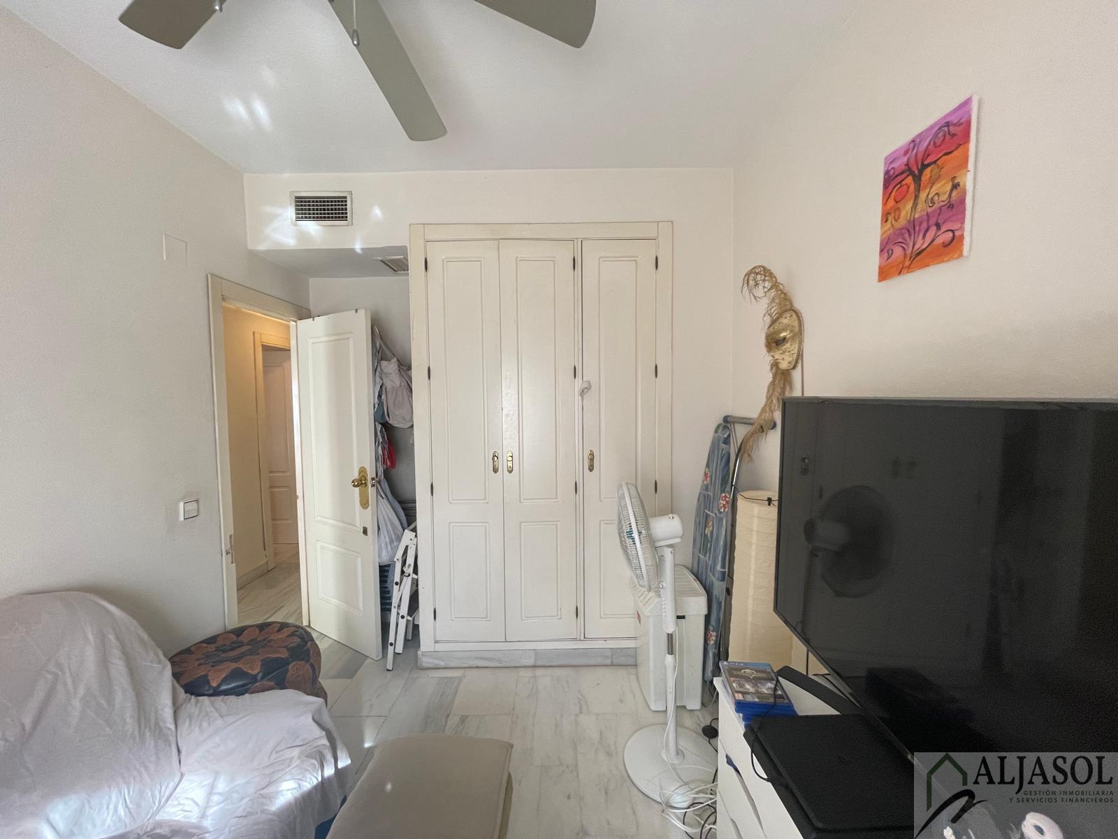 For sale of flat in Tomares