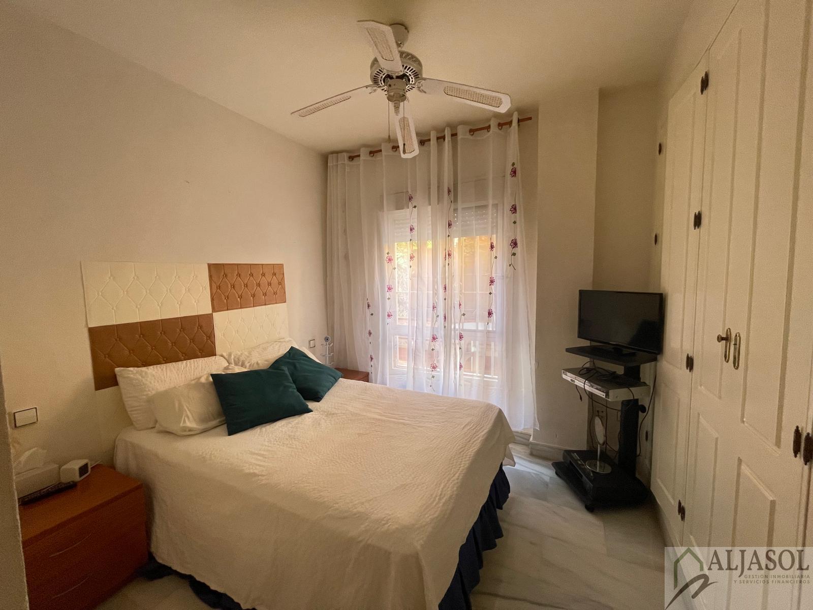 For sale of flat in Tomares