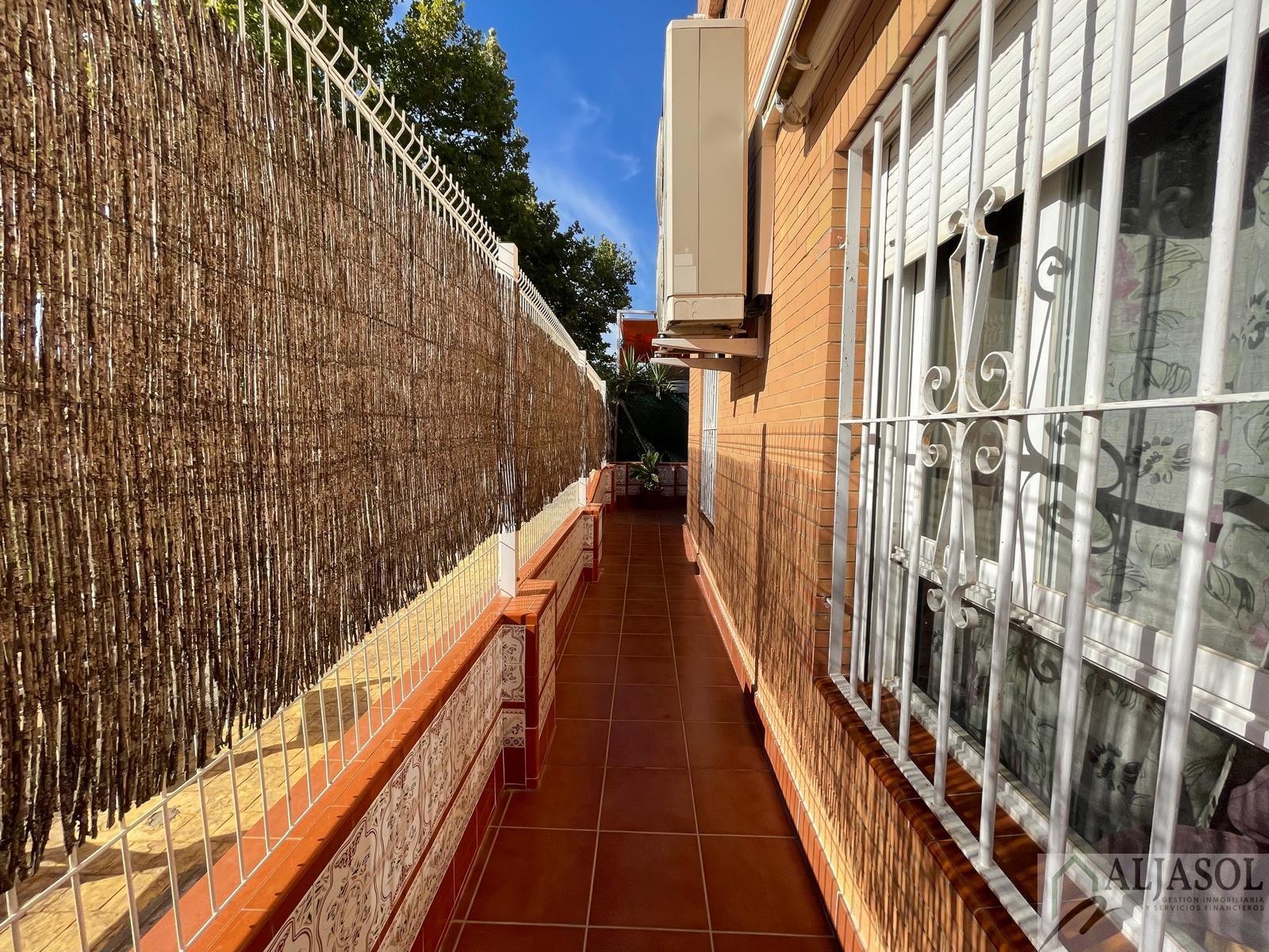 For sale of flat in Tomares