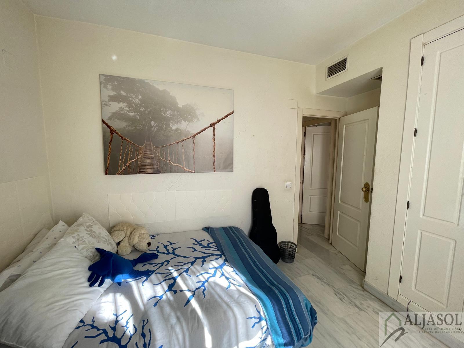 For sale of flat in Tomares