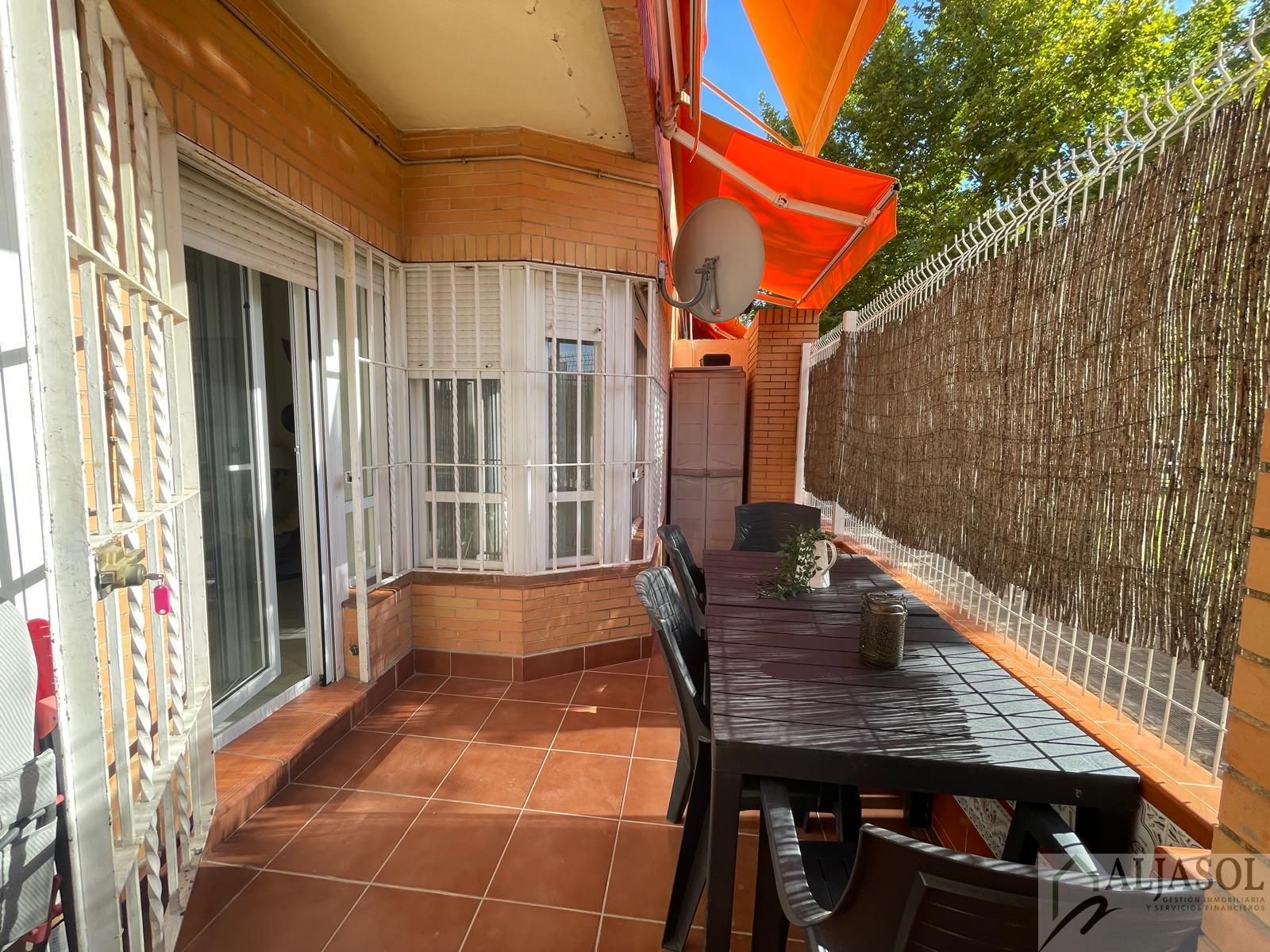 For sale of flat in Tomares