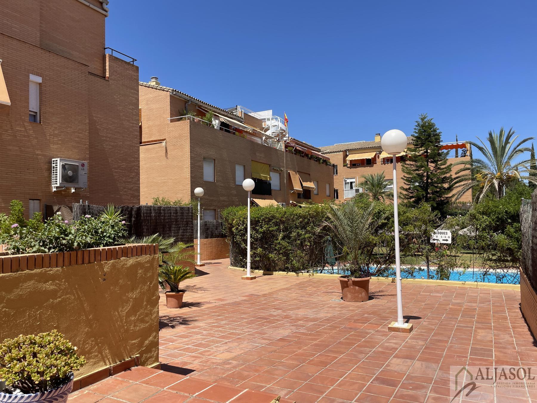 For sale of flat in Tomares