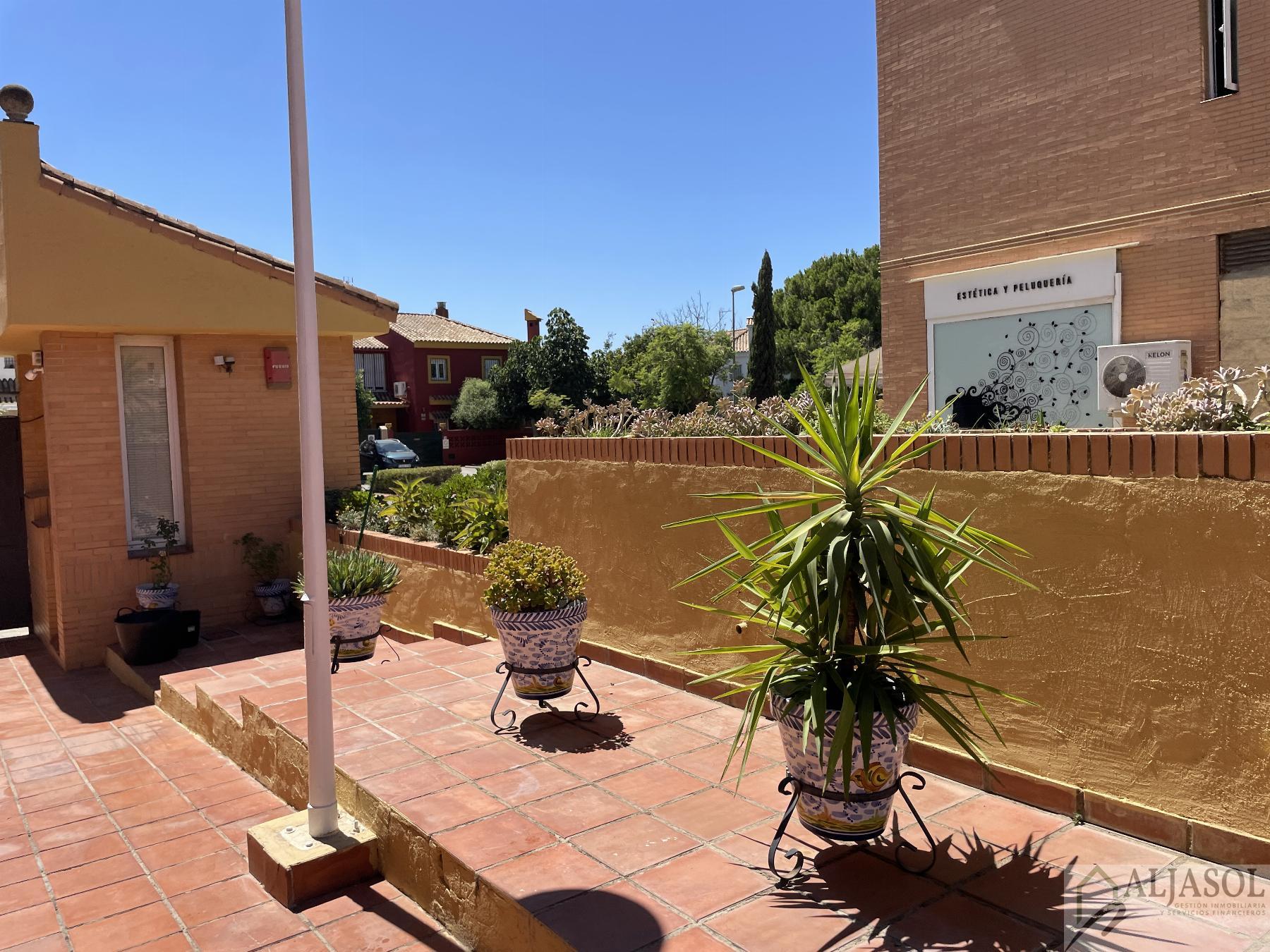 For sale of flat in Tomares