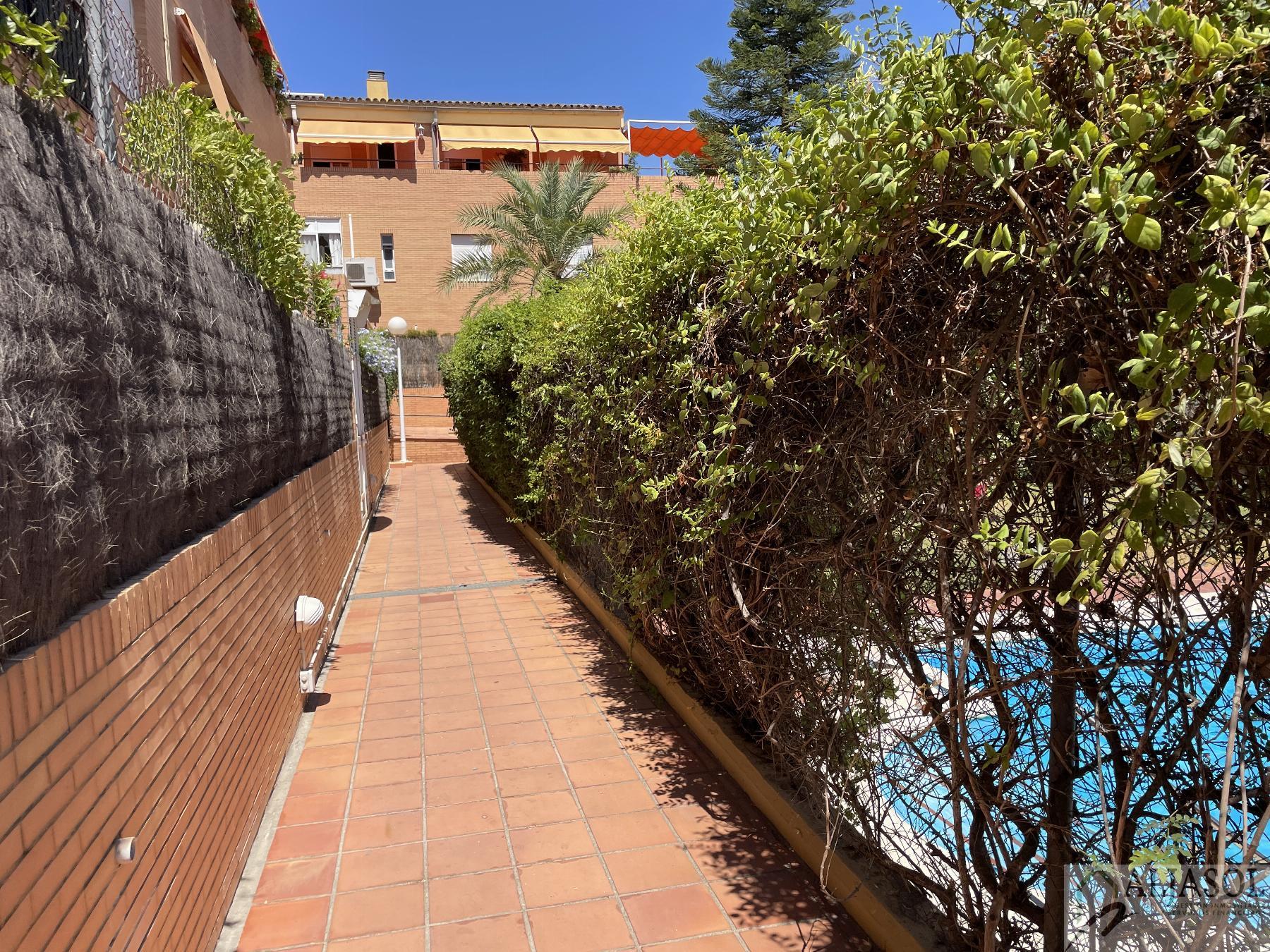 For sale of flat in Tomares