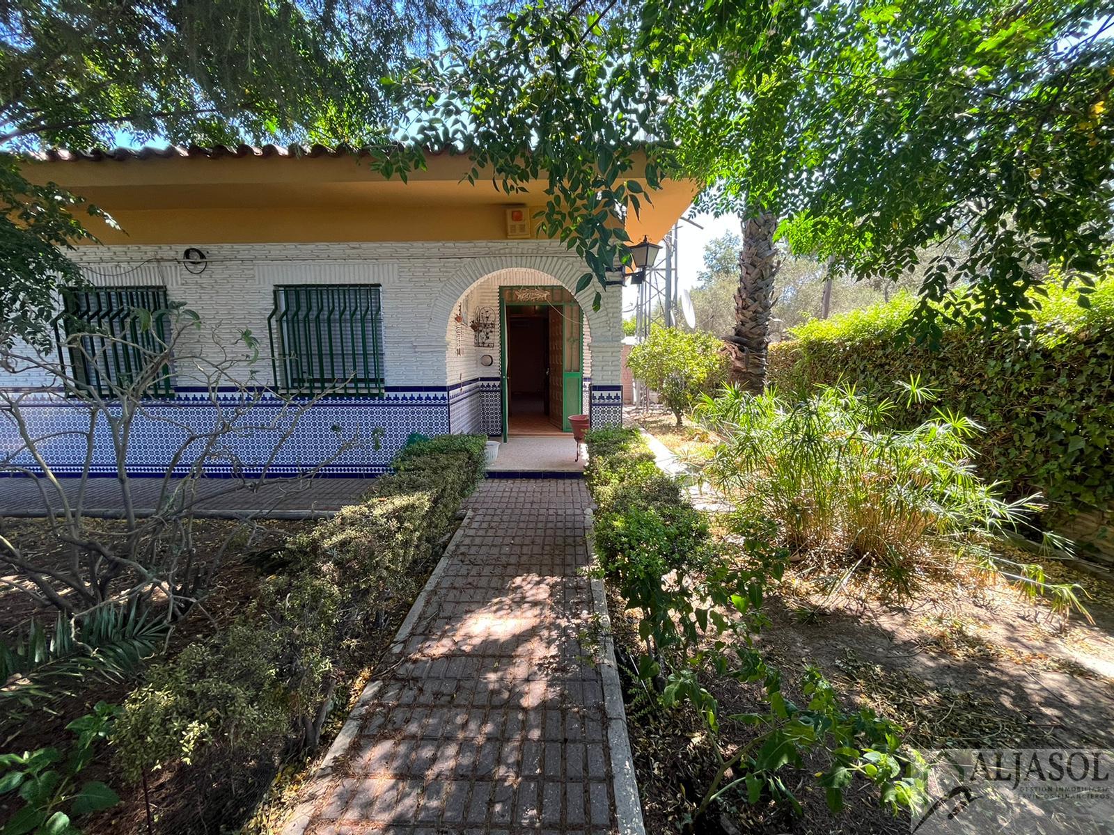 For sale of chalet in Valencina de la Concepción