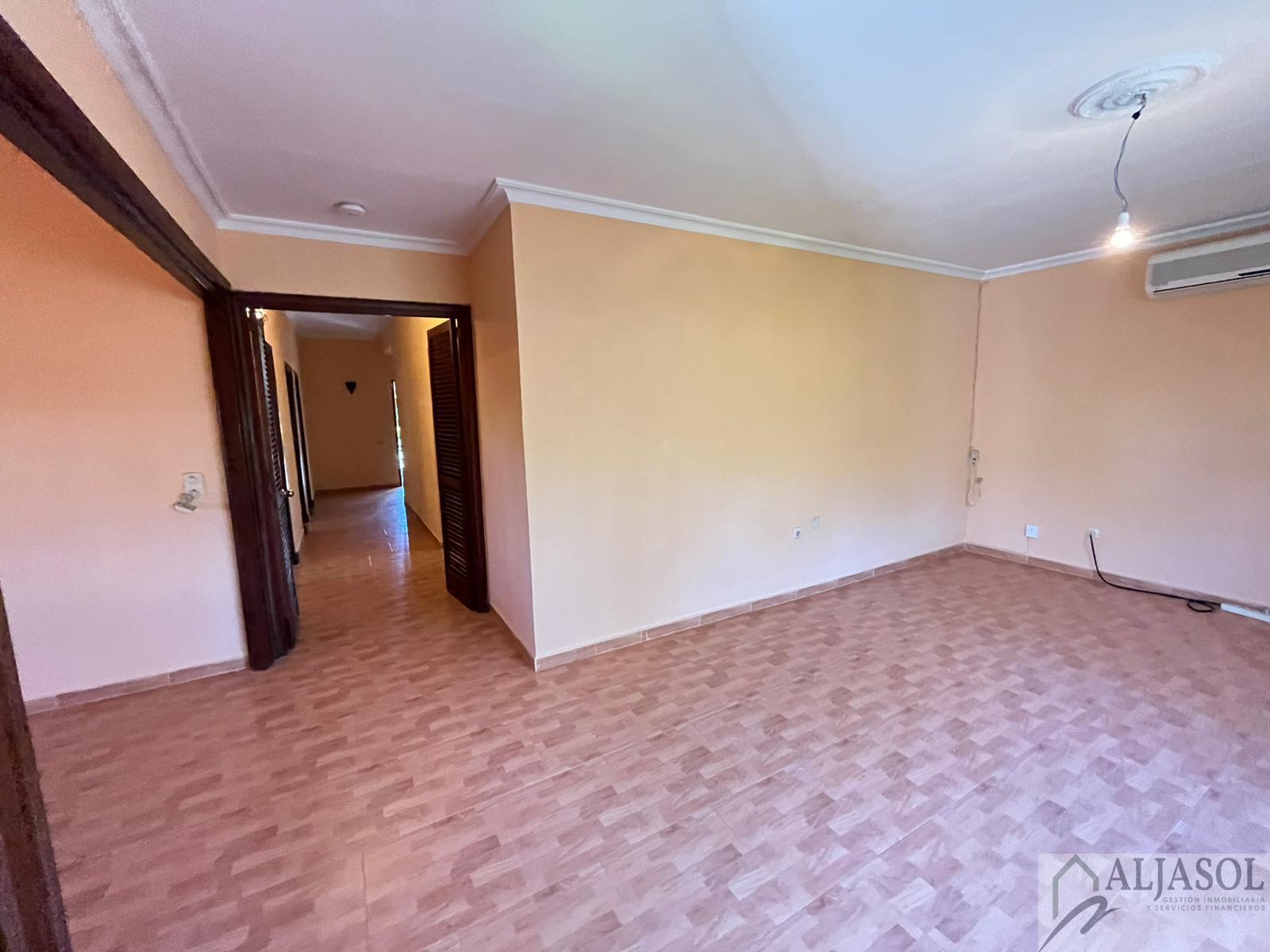For sale of chalet in Valencina de la Concepción