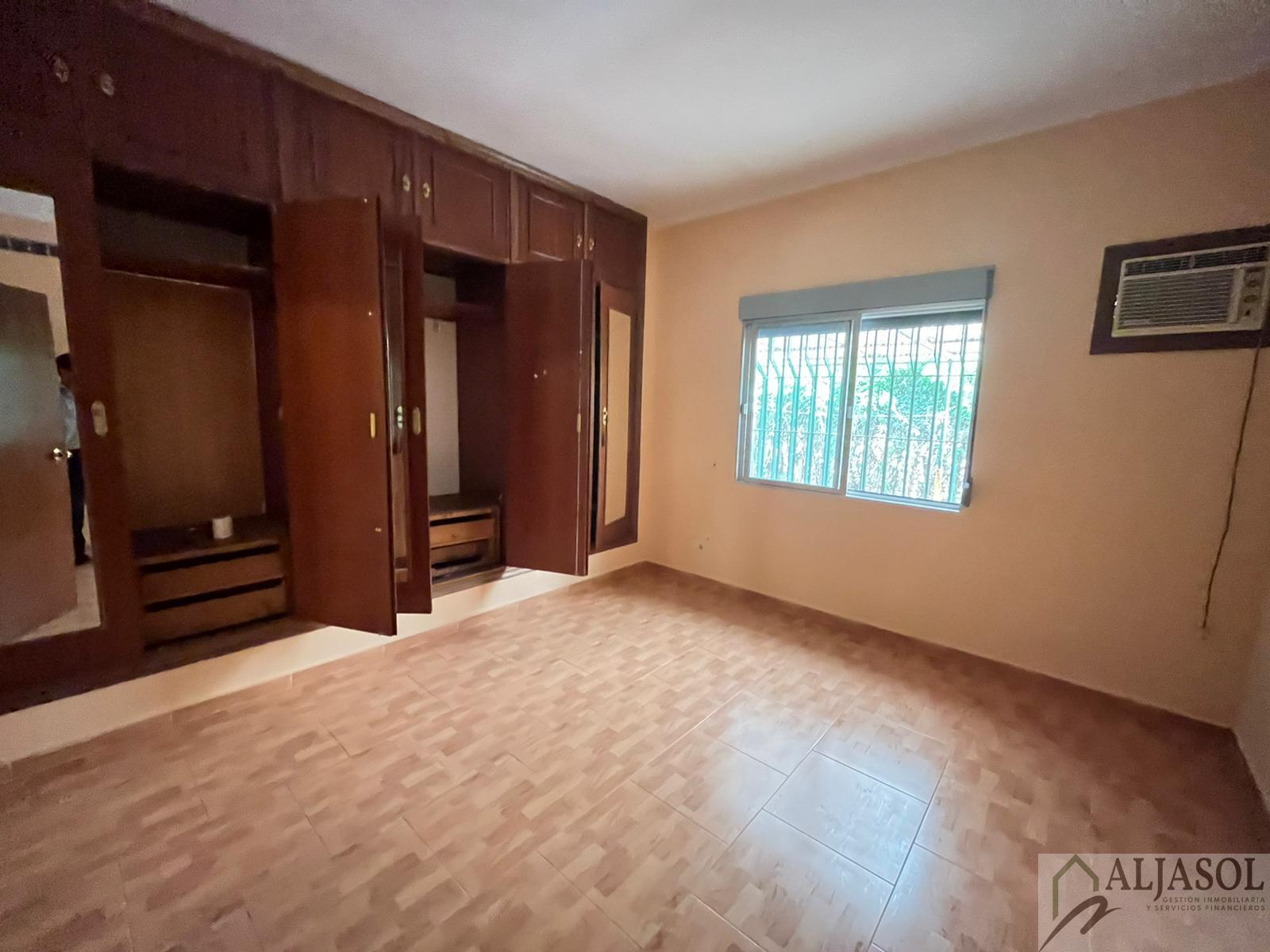 For sale of chalet in Valencina de la Concepción