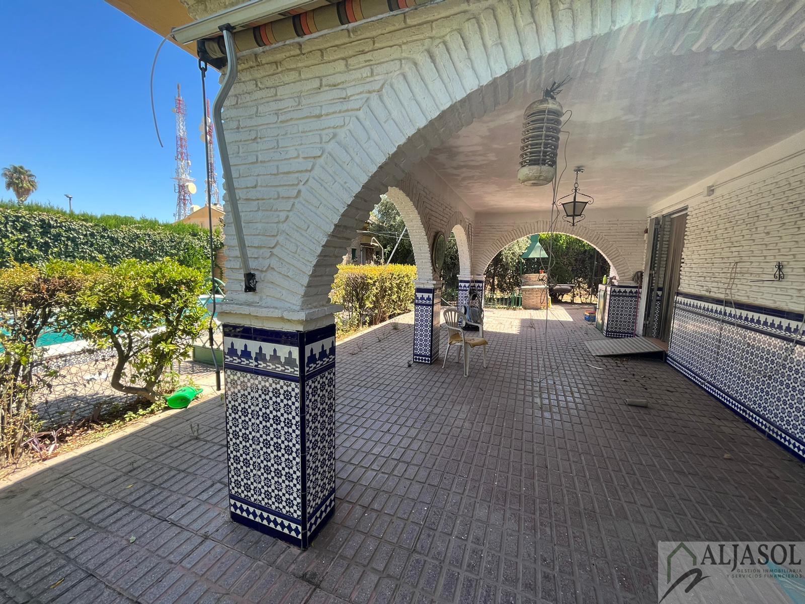 For sale of chalet in Valencina de la Concepción